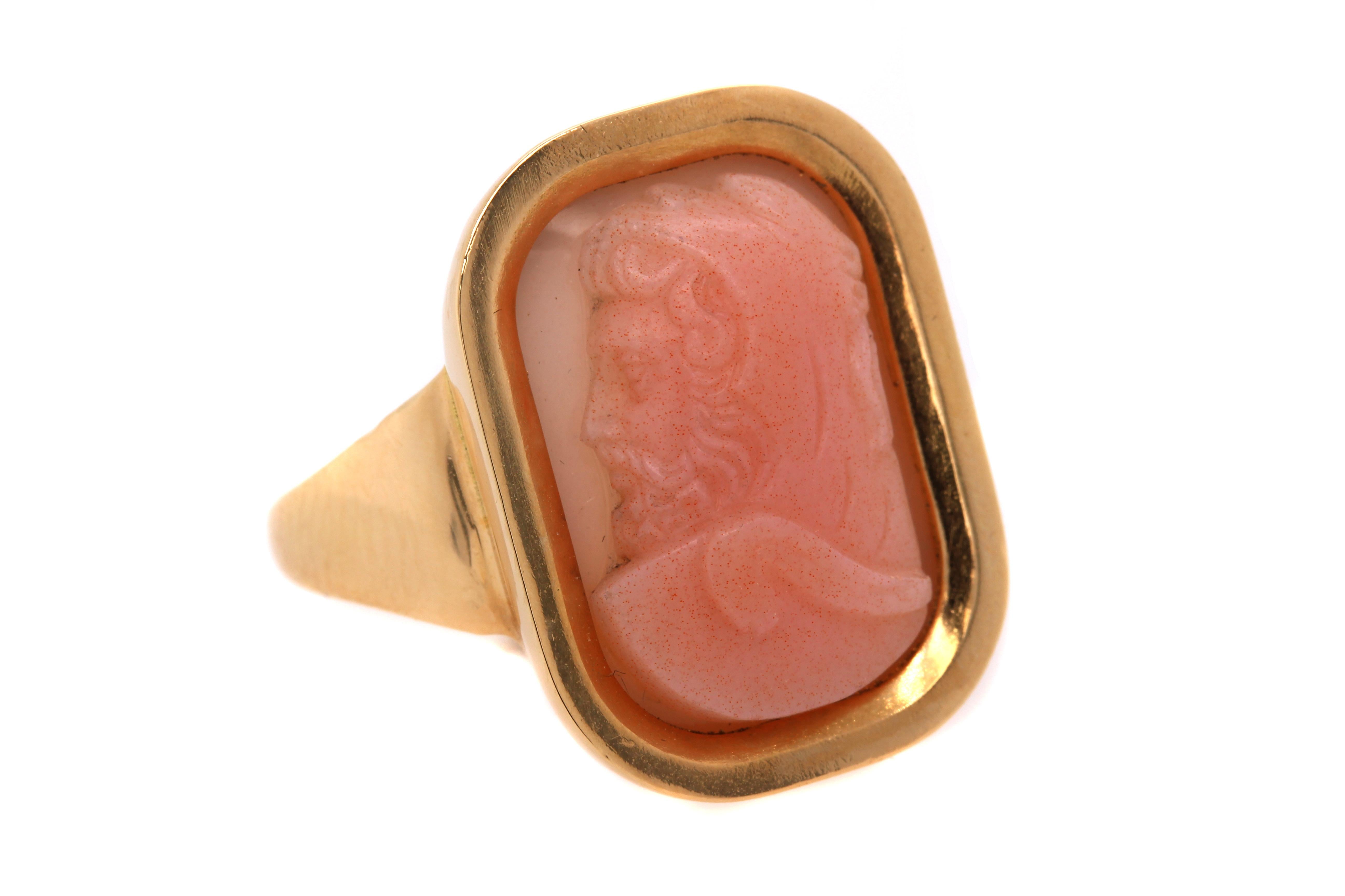 Women's or Men's Castellani Pink Agate 19th Century Hercules Cameo 18kt Gold Ring For Sale