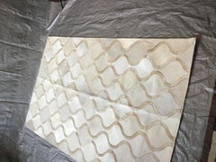 Tappeto Castelluxe 5 x 8 Horizon Design color crema con peli su cuoio