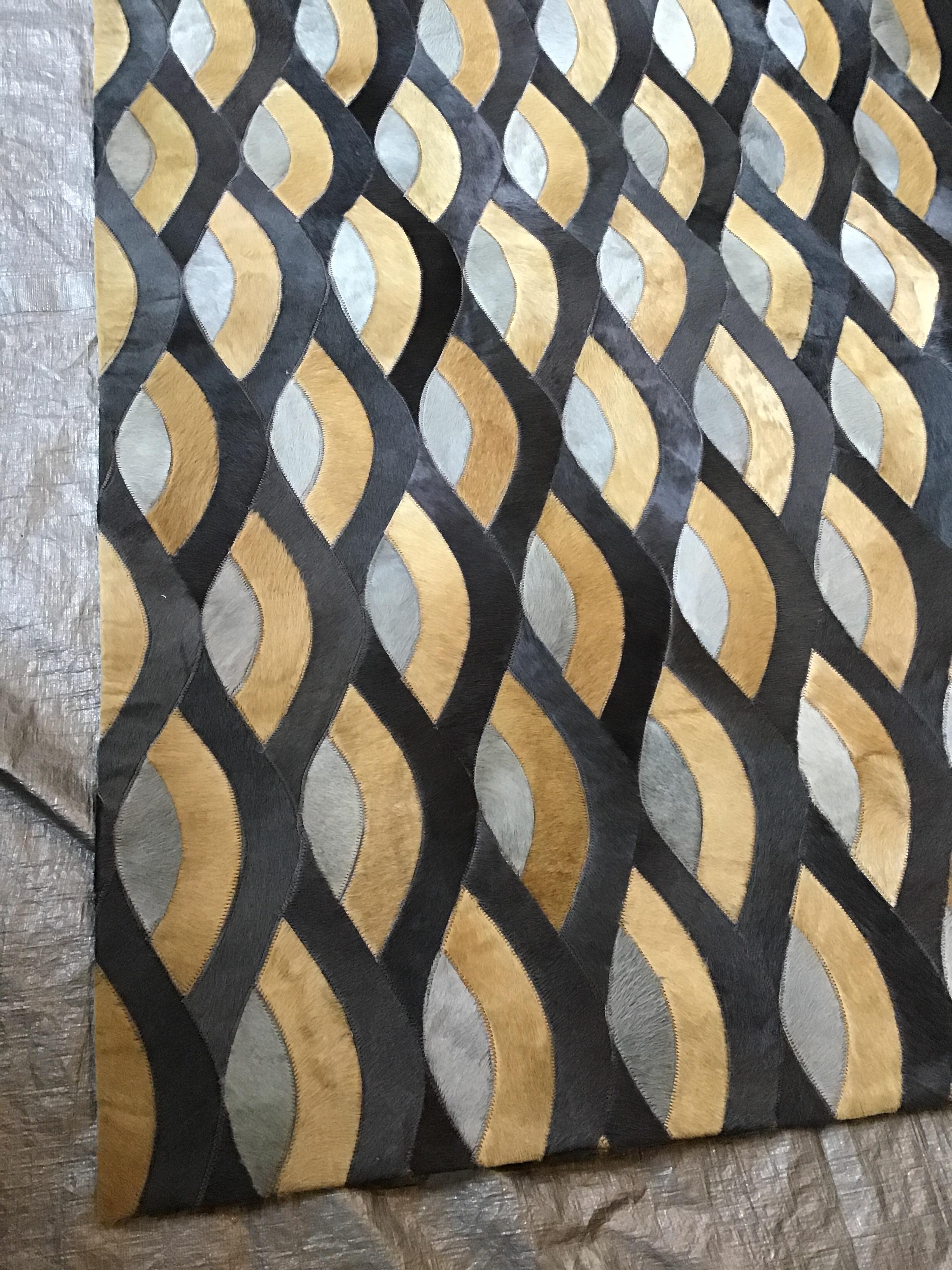 Cuir de vache Castelluxe 6 x 9 Alba Design Hair on Hide personnalisé en vente