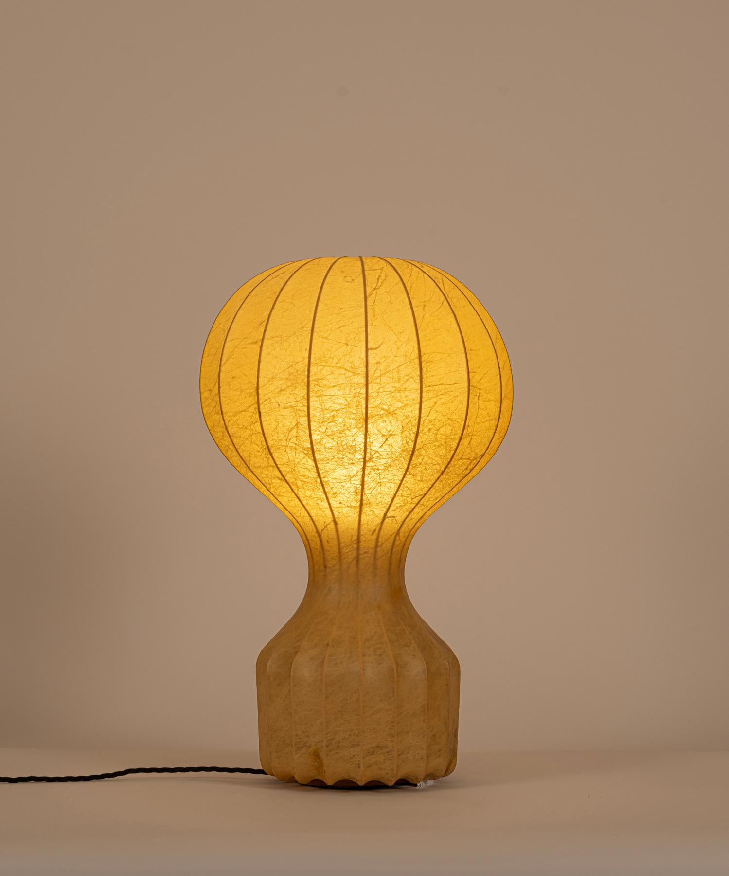 Grande lampada da tavolo 