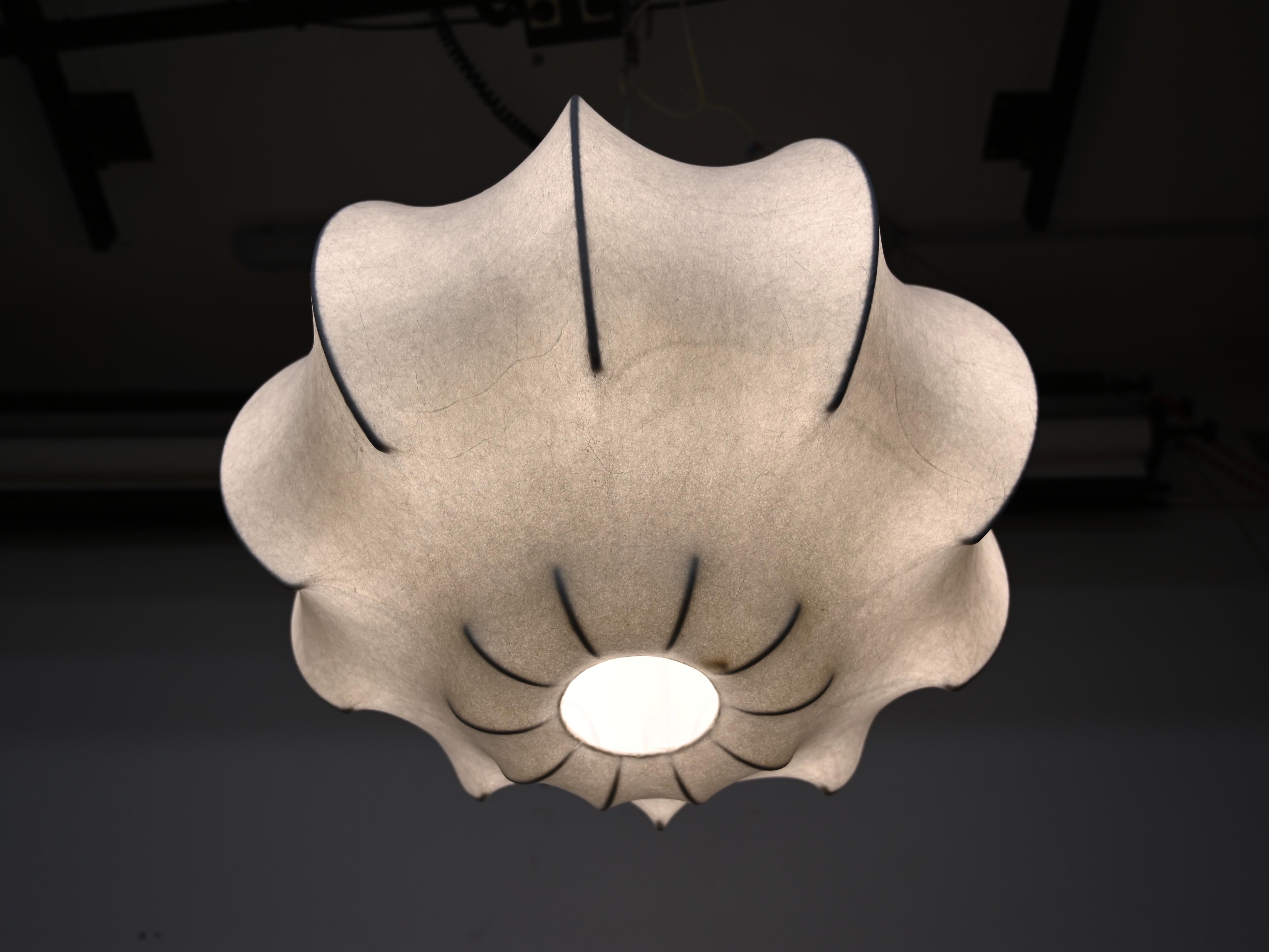 Große italienische Castiglioni-Pendelleuchte im Viscontea-Stil, Cocoon im Angebot 8