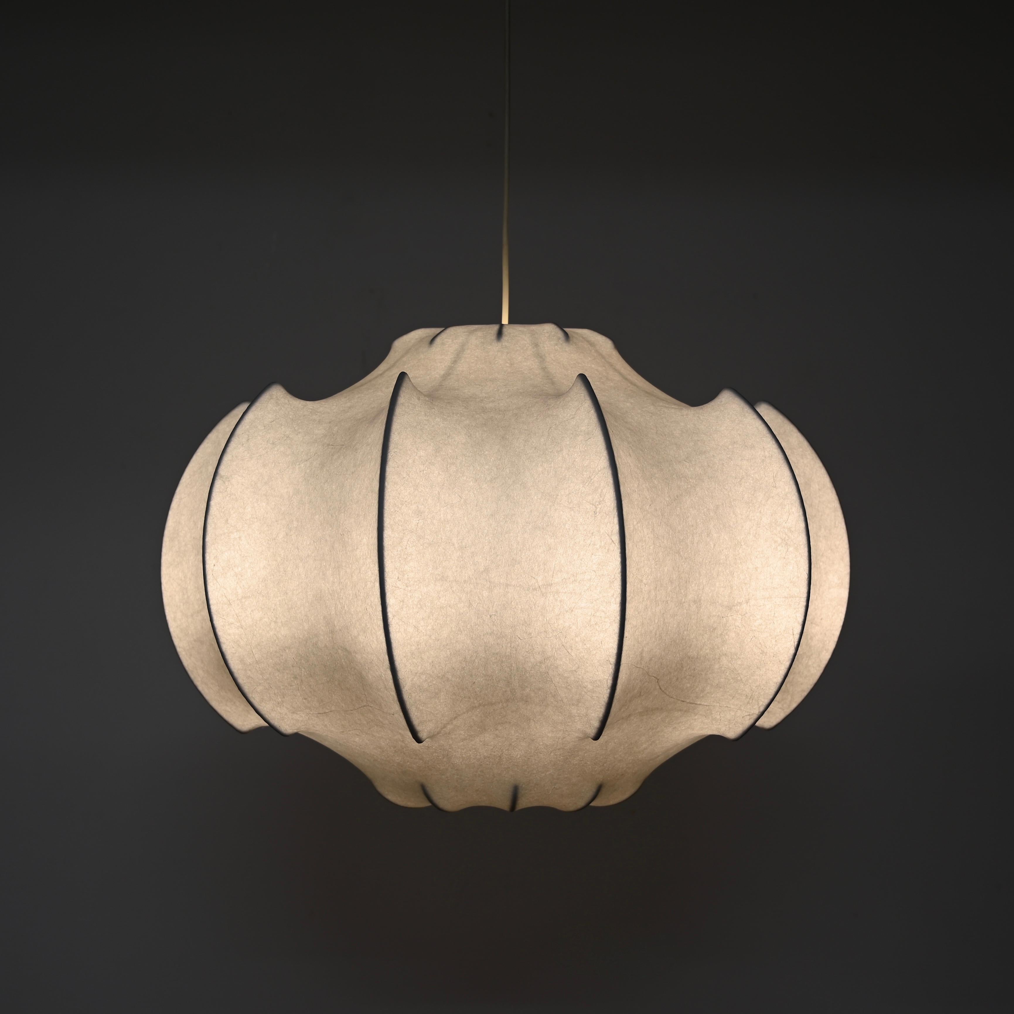 Große italienische Castiglioni-Pendelleuchte im Viscontea-Stil, Cocoon (Italienisch) im Angebot