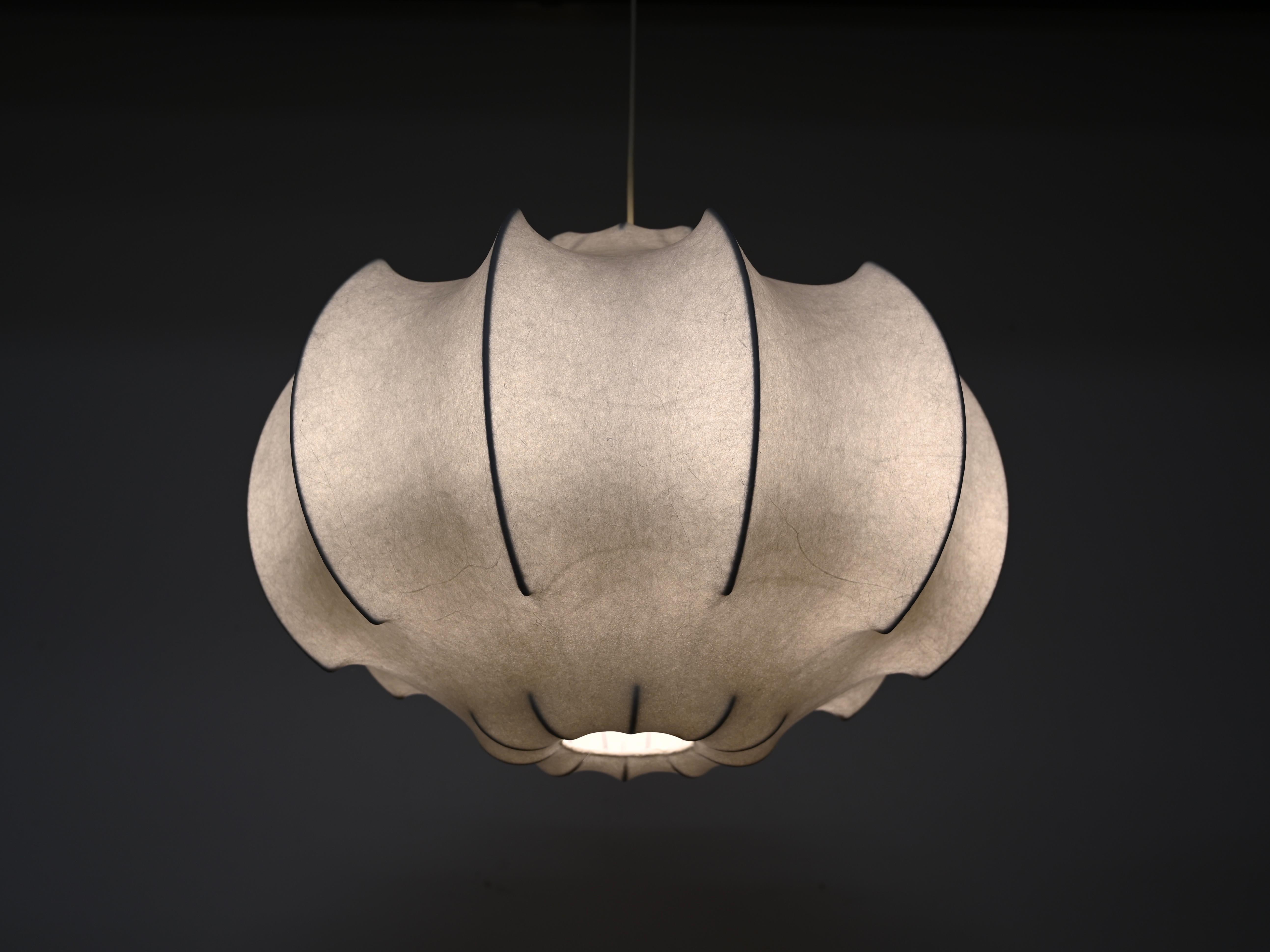 Große italienische Castiglioni-Pendelleuchte im Viscontea-Stil, Cocoon im Zustand „Gut“ im Angebot in Roma, IT
