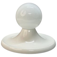 Castiglioni Sconce italienne du milieu du siècle en métal blanc "boule de lumière" pour Flos:: 1960s