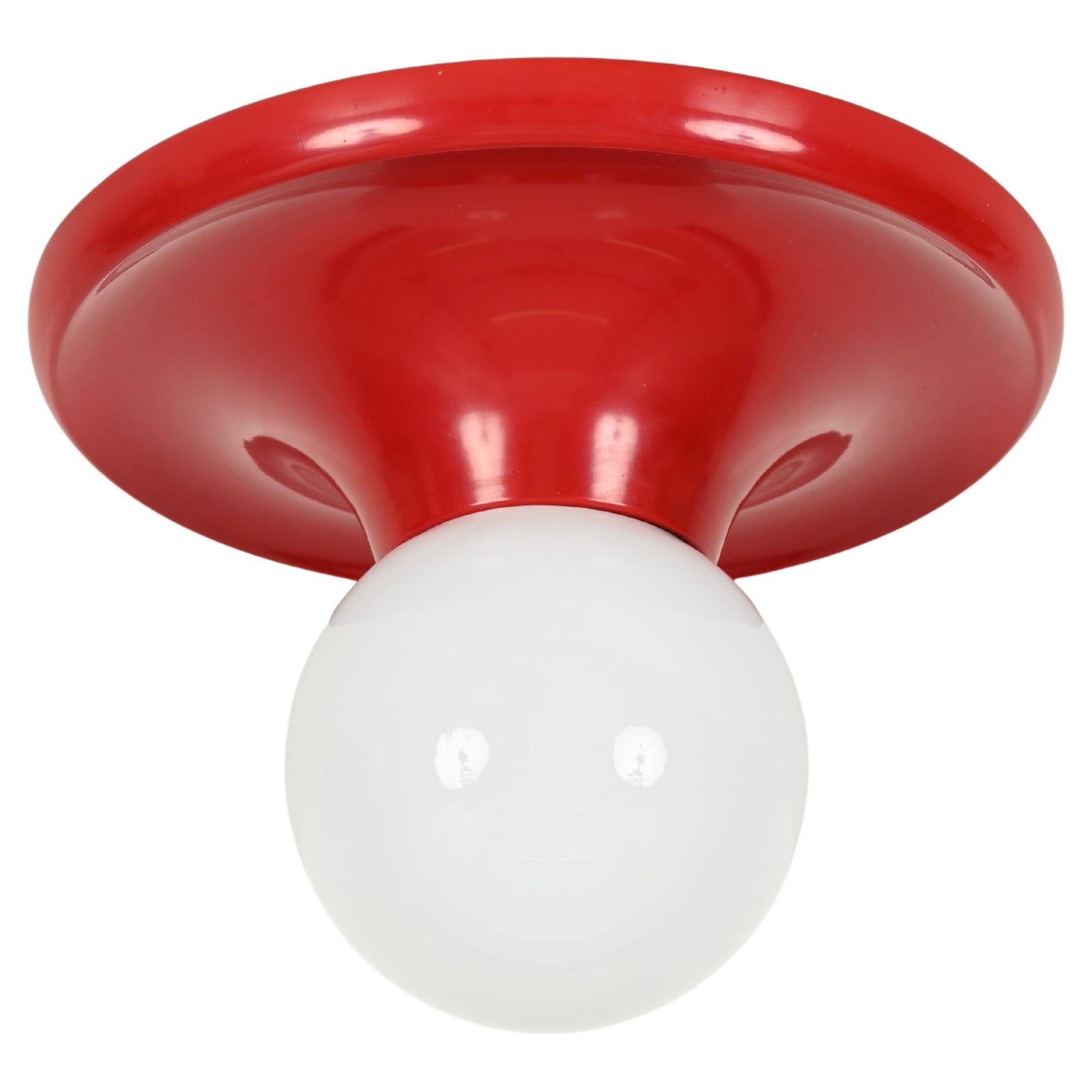 Castiglioni Lámpara de pared o techo "Light Ball" de metal rojo para Flos, Italia Años 70 en venta