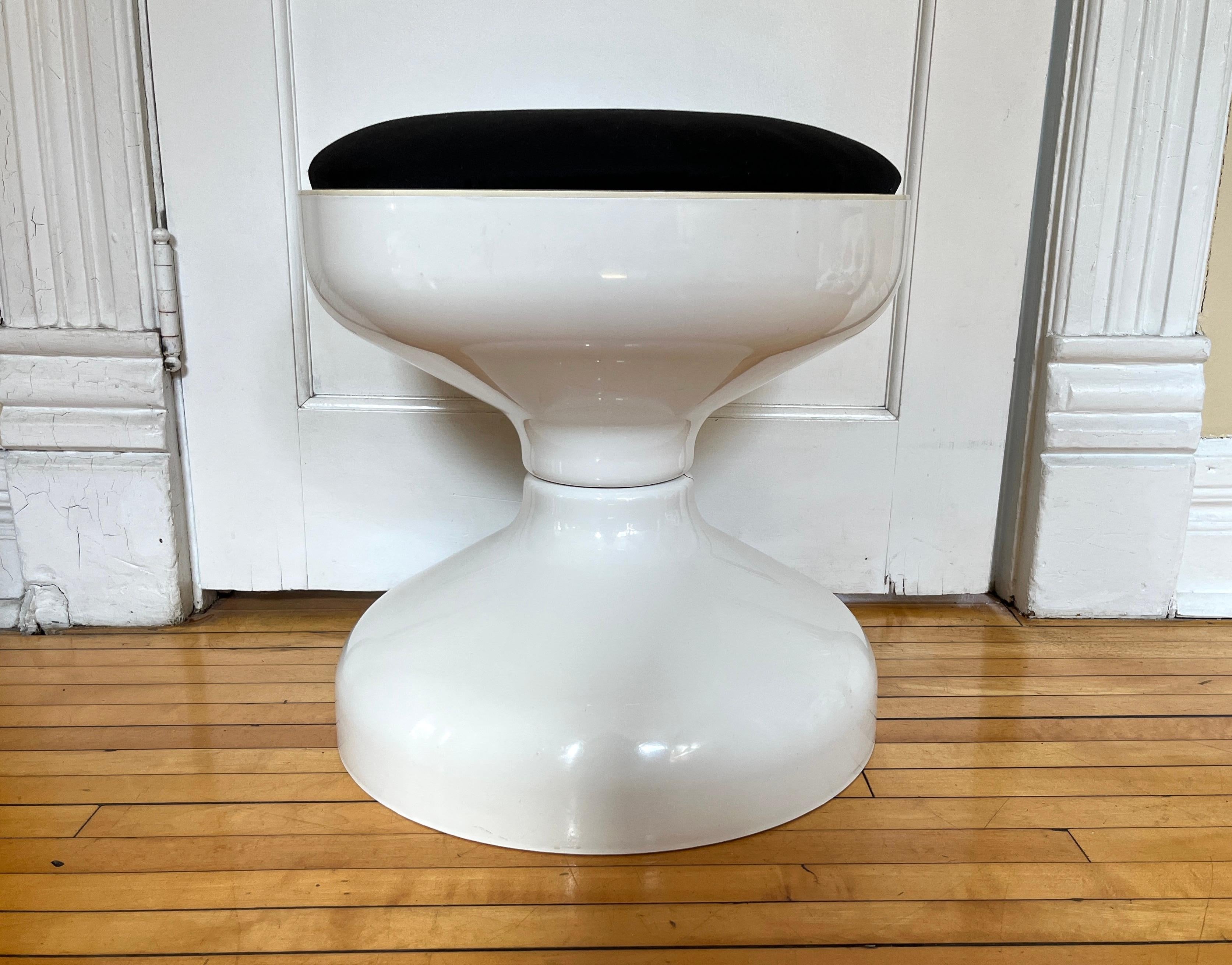 Space Age Sgabello o tavolo in plastica bianca Castiglioni Rochetto di Kartell, metà del secolo scorso in vendita