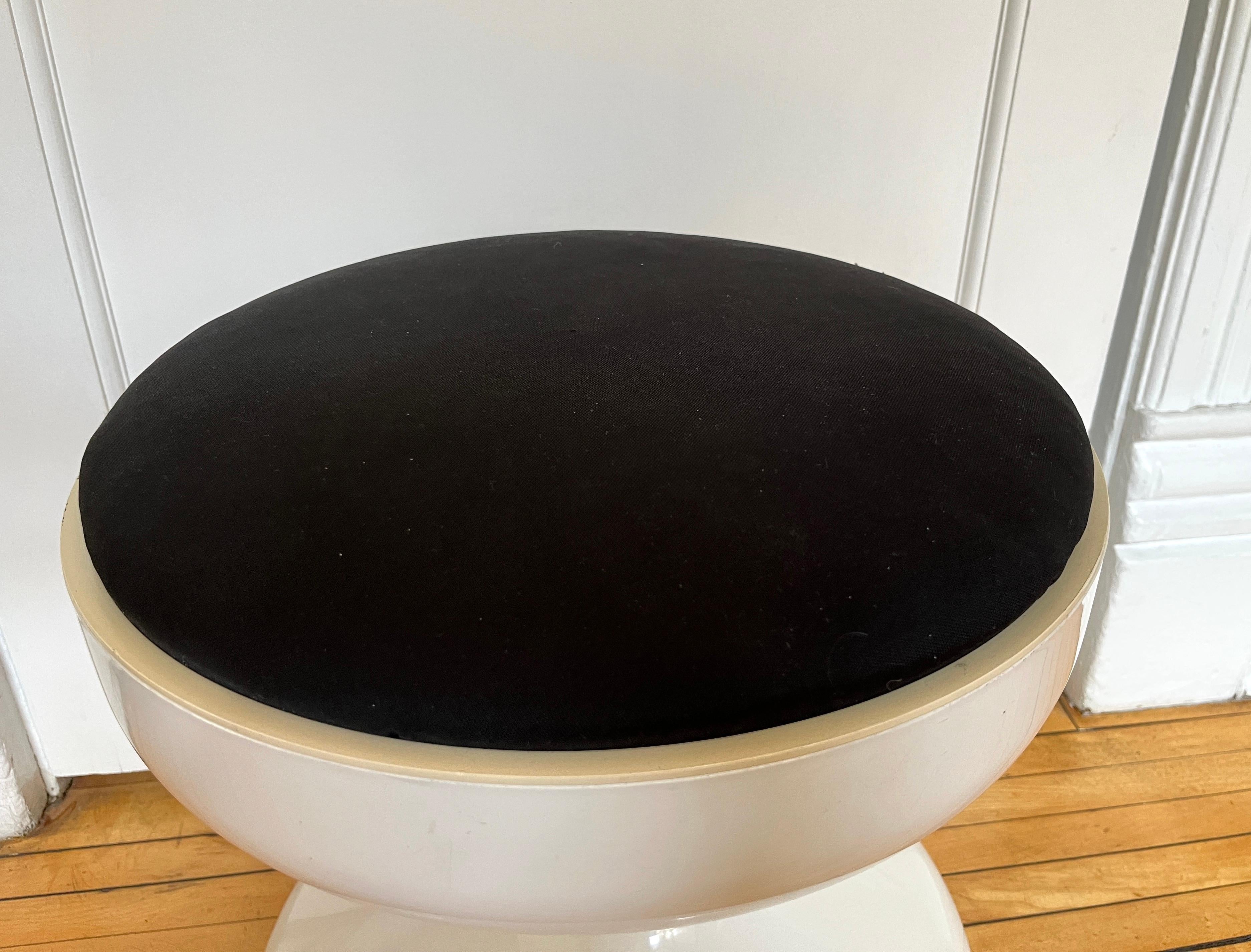 Italiano Sgabello o tavolo in plastica bianca Castiglioni Rochetto di Kartell, metà del secolo scorso in vendita