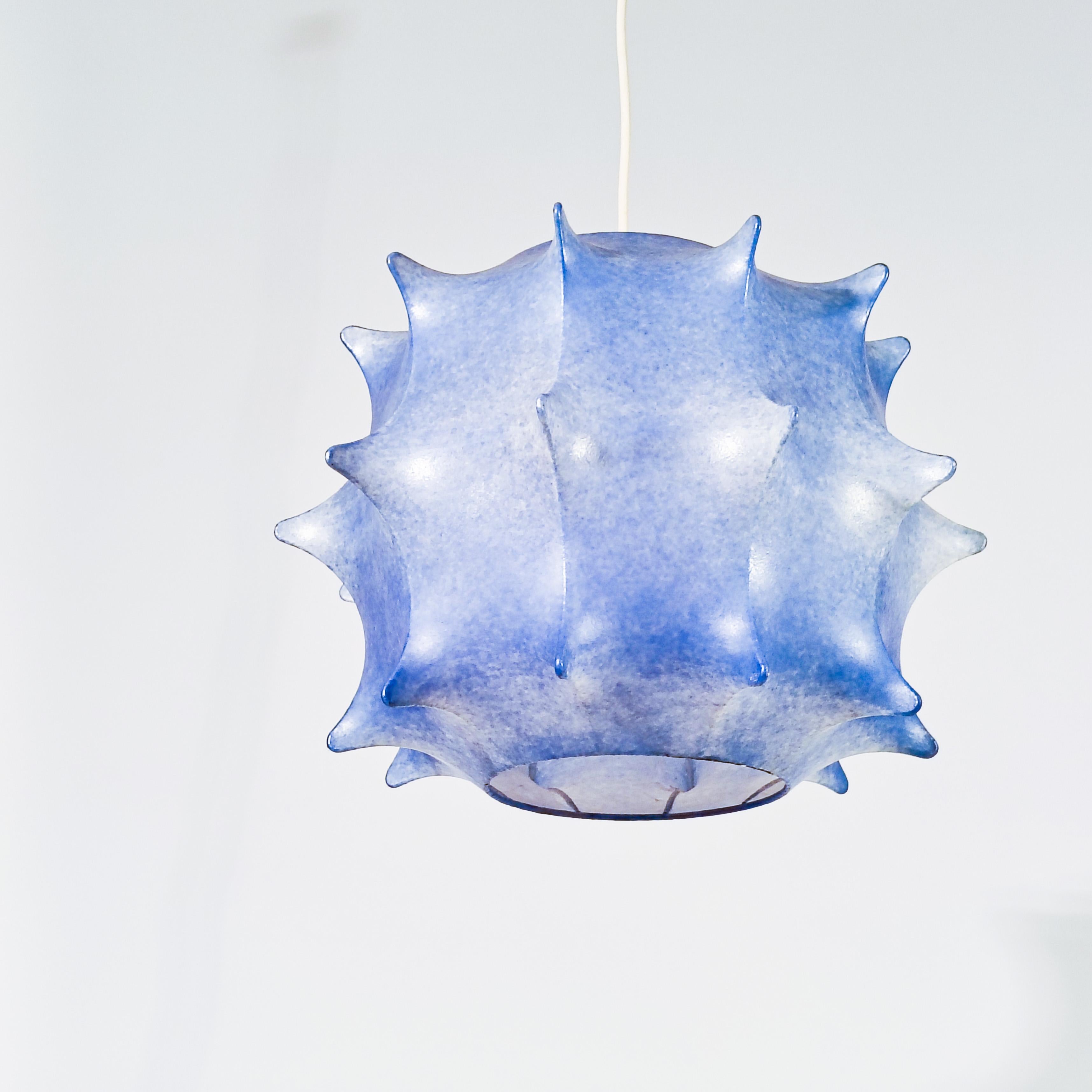 Castiglioni style. Space Age Cocoon pendant lamp, Italy, 1970s (Italienisch) im Angebot