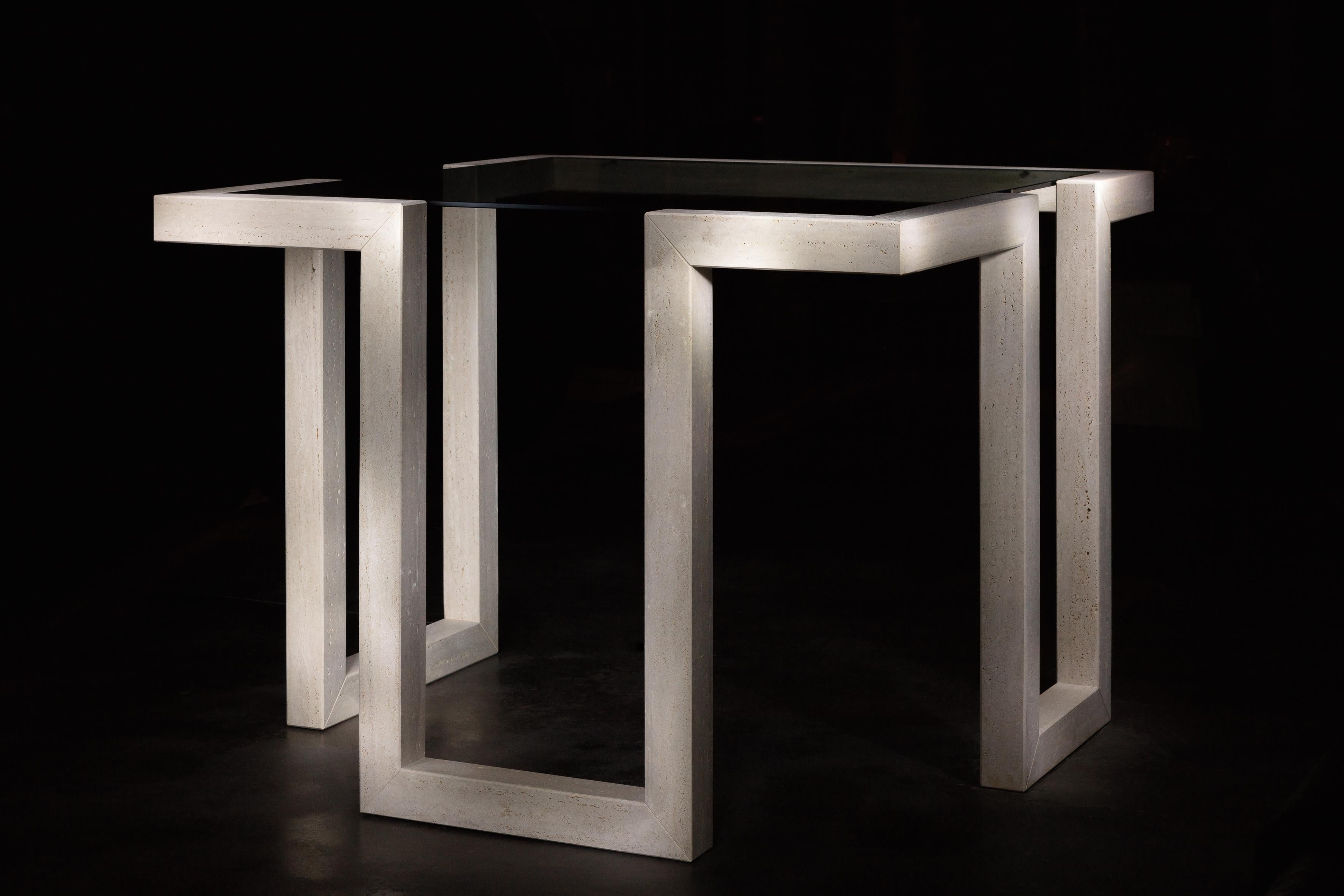Fait main Table de salle à manger en travertin romain à motif de marbre contemporain, en stock en vente