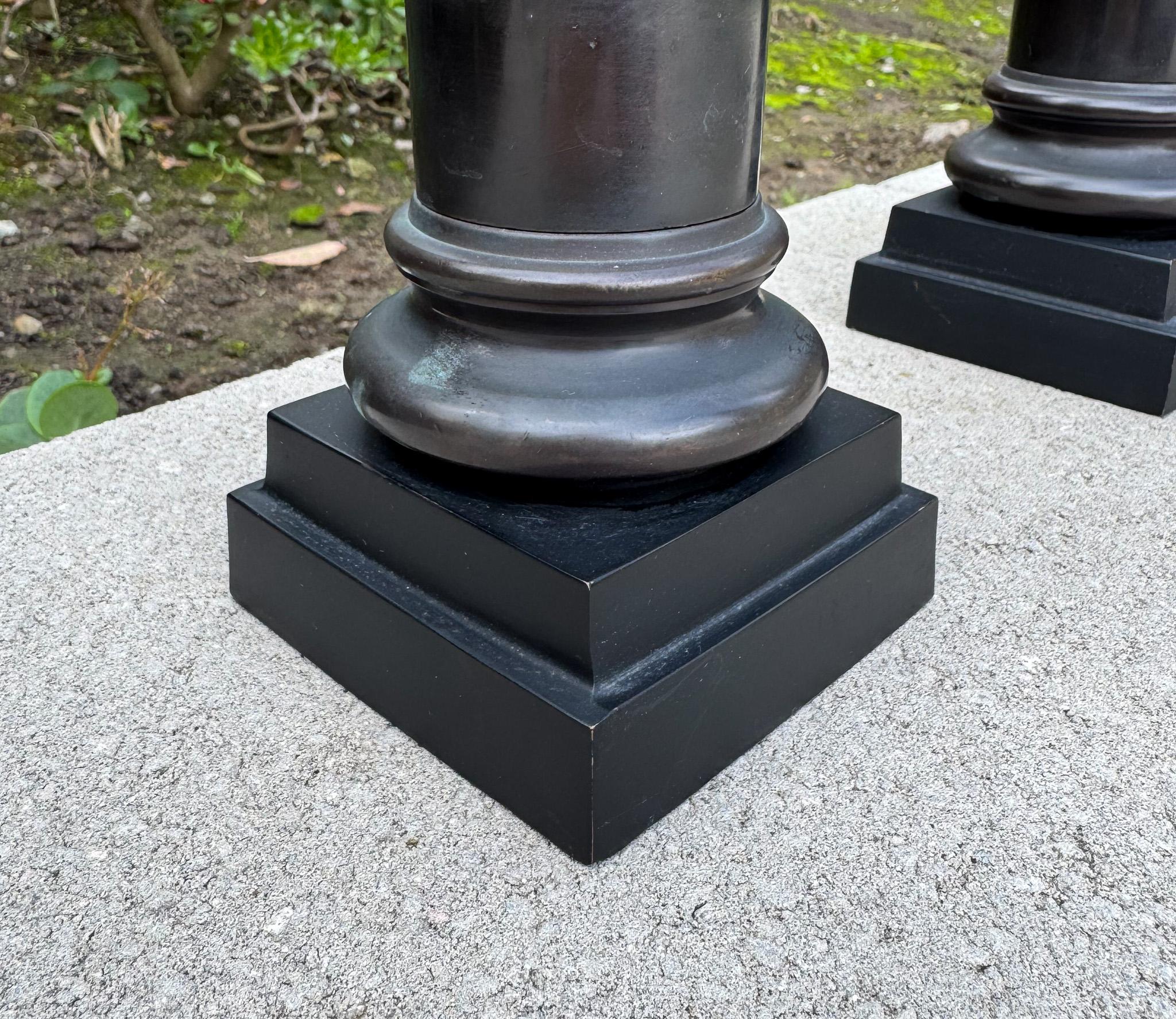 Candelieri a colonna in bronzo di Castilian Imports, 20° secolo in vendita 1