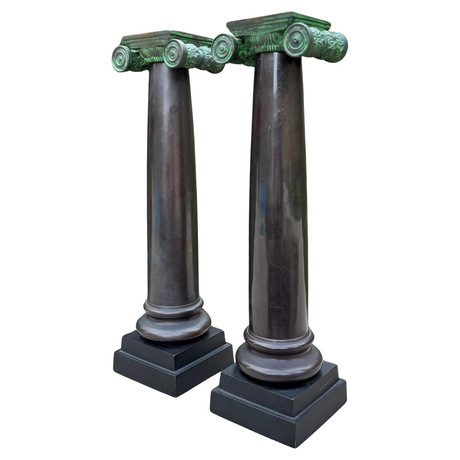 Candelieri a colonna in bronzo di Castilian Imports, 20° secolo in vendita