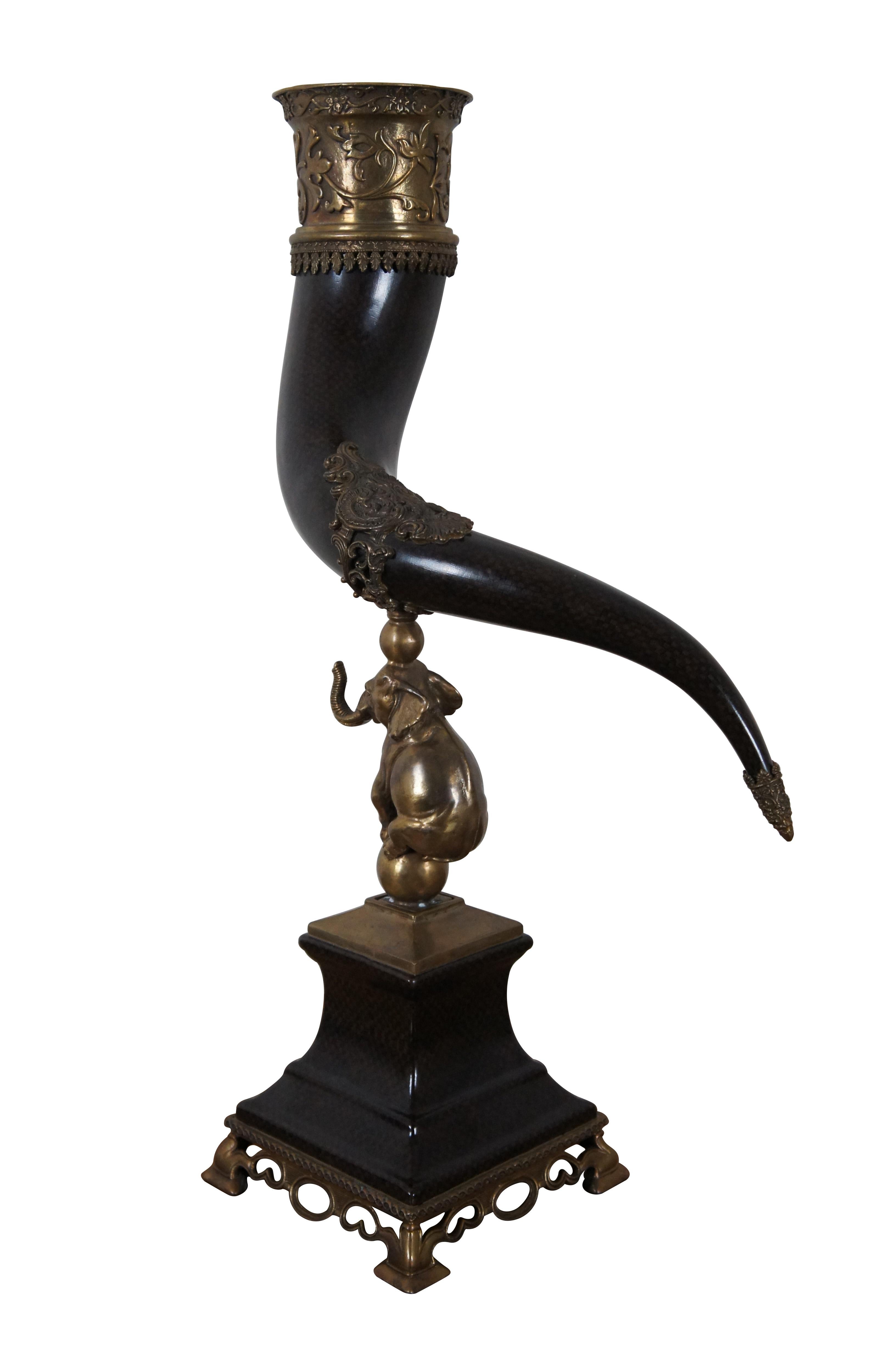 Kastilische Ornamentale Porzellan & Messing Elefant Horn Trinker Jagd Vase 26