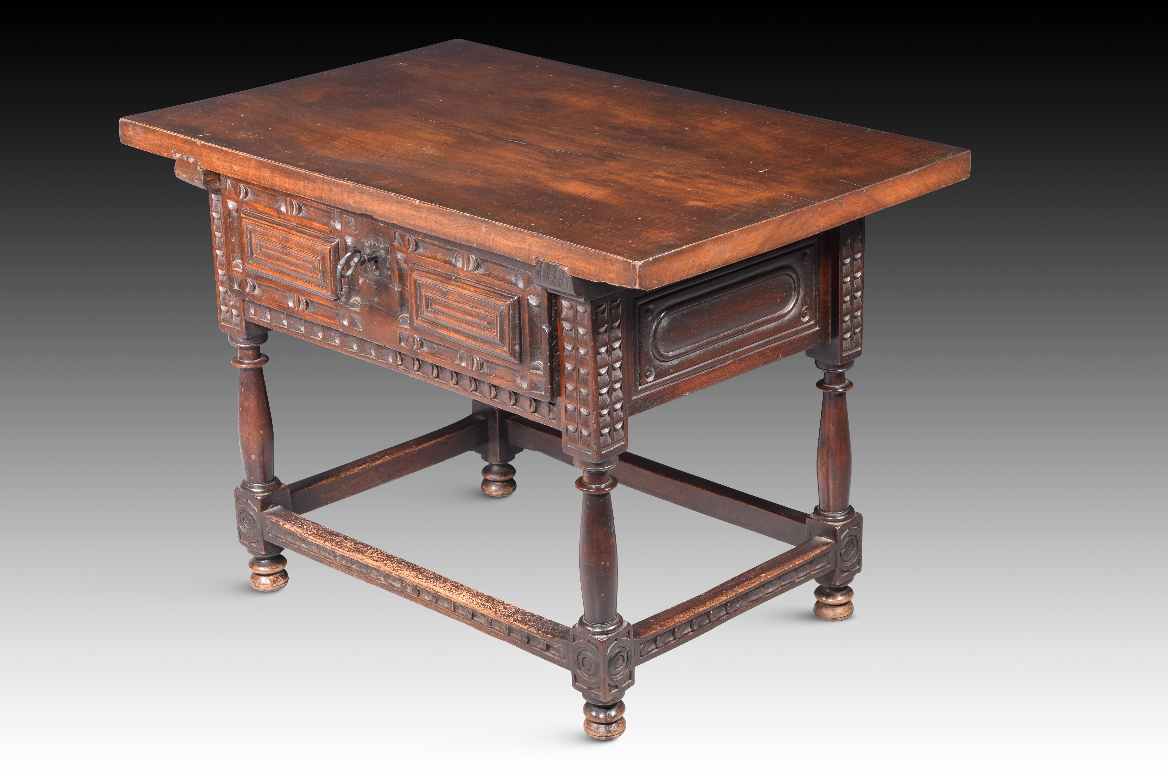 Baroque Castilian table. Walnut wood, iron. Spain, 17th century.  For Sale