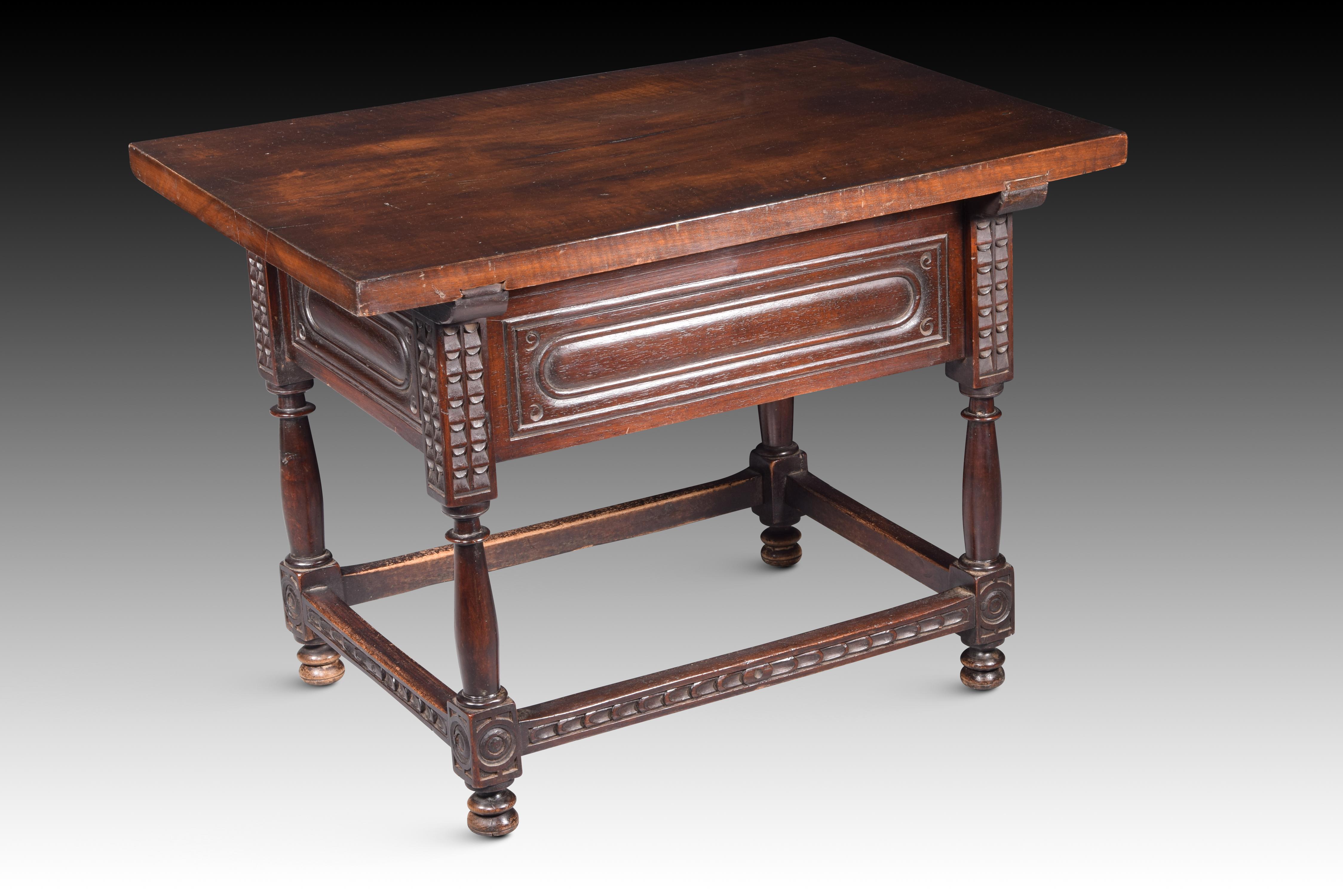 Spanish Castilian table. Walnut wood, iron. Spain, 17th century.  For Sale