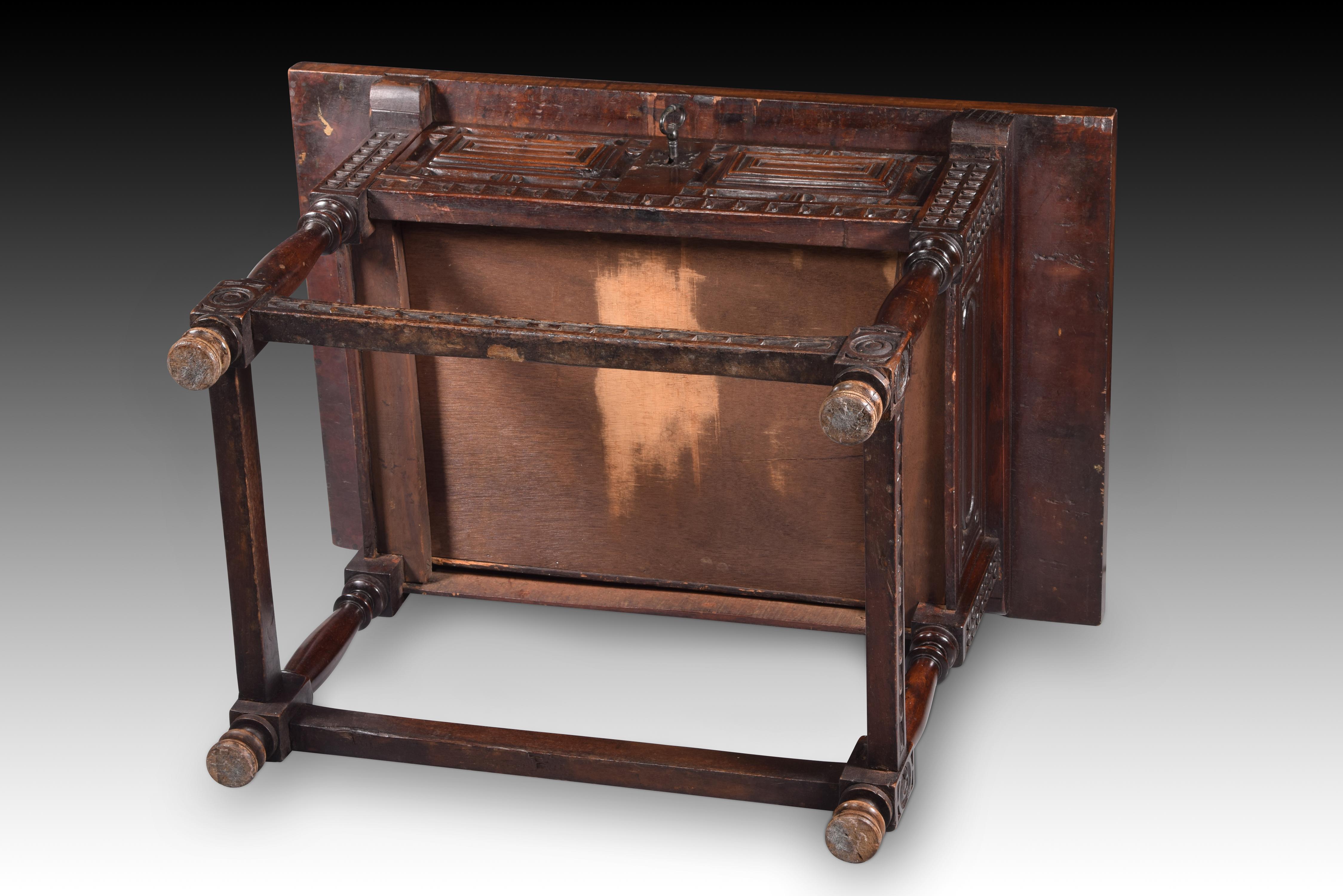 18th Century and Earlier Castilian table. Walnut wood, iron. Spain, 17th century.  For Sale