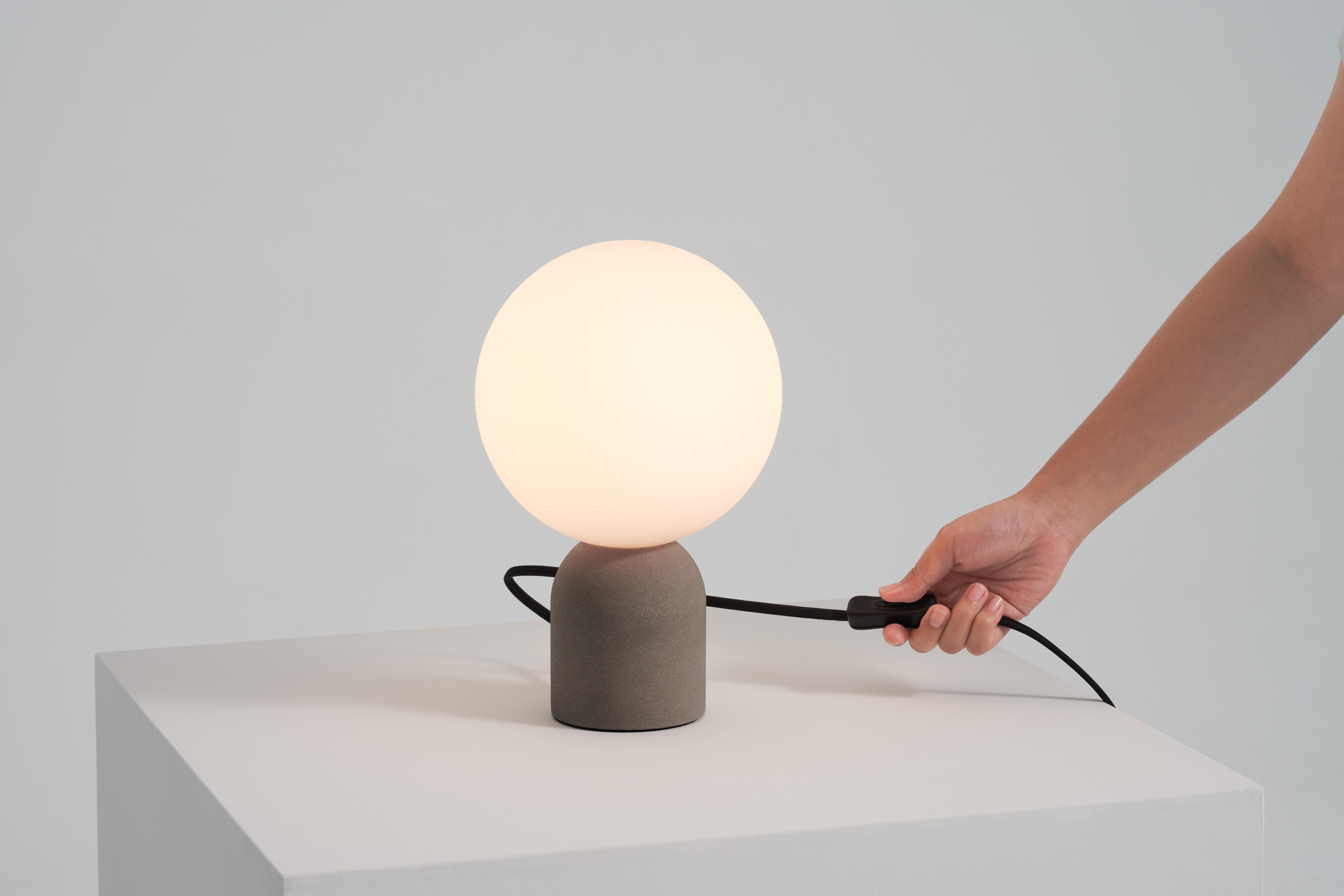 XXIe siècle et contemporain Lampe de table Castle Glo en vente