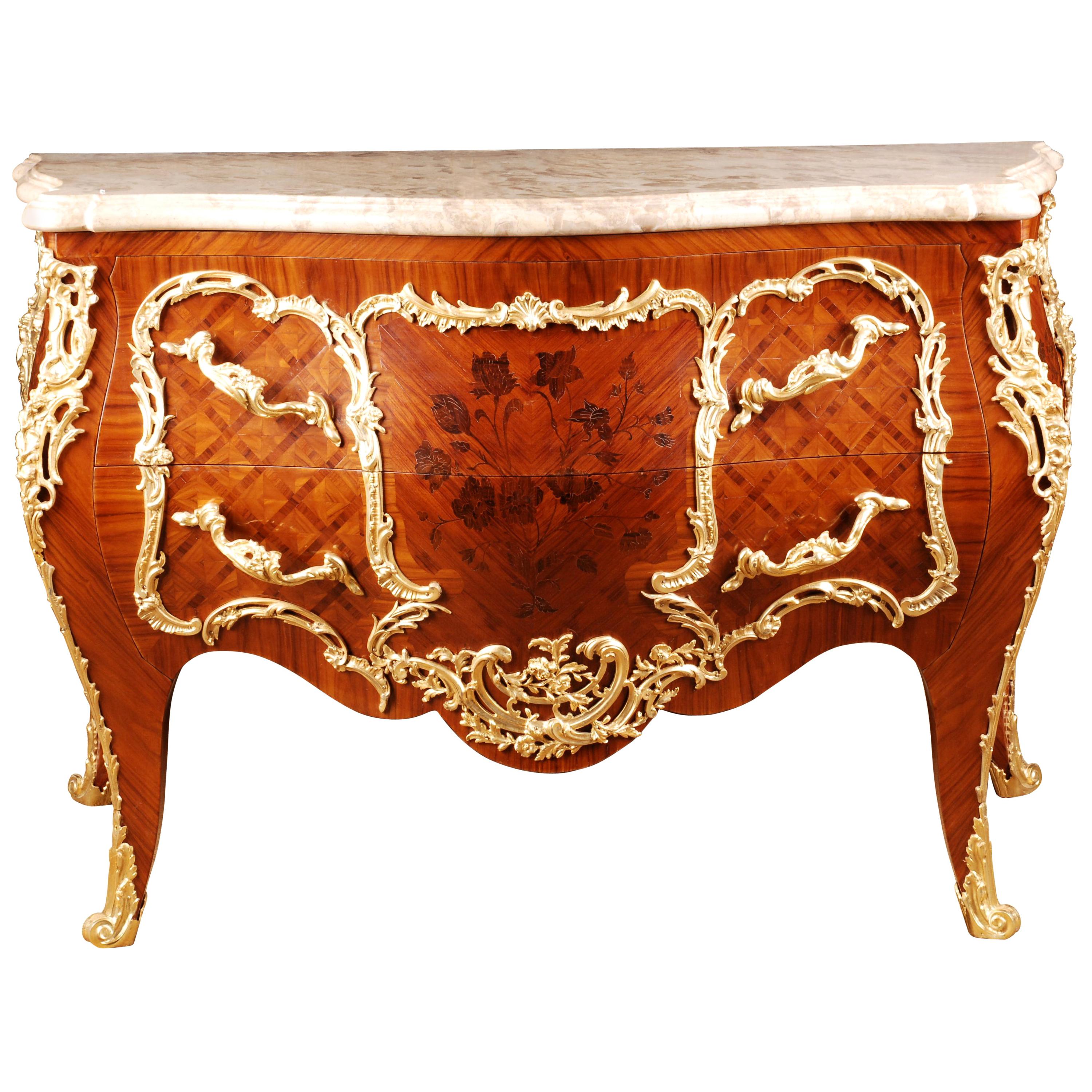 Commode française de qualité château en bronze de style Louis XV