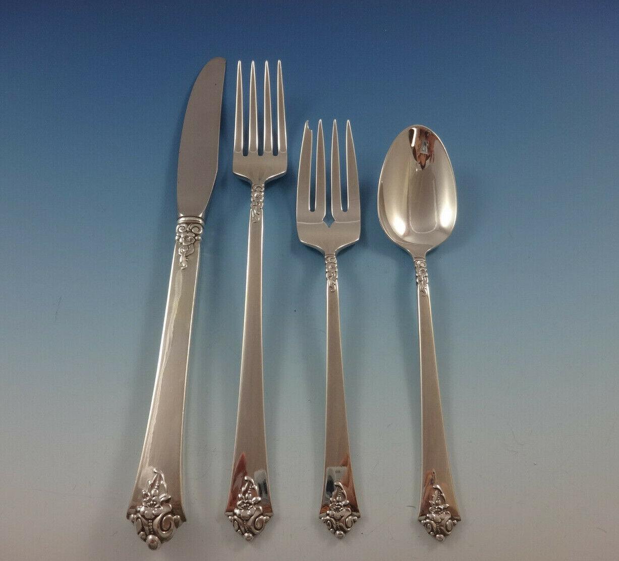 Magnifique service de couverts en argent sterling CASTLE ROSE BY ROYAL CREST, format grille (avec longs manches sur le couteau et la fourchette) - 24 pièces. EXCELLENT SET DE DÉPART ! Cet ensemble comprend :

6 COUTEAUX DE GRILLE, 8 1/4