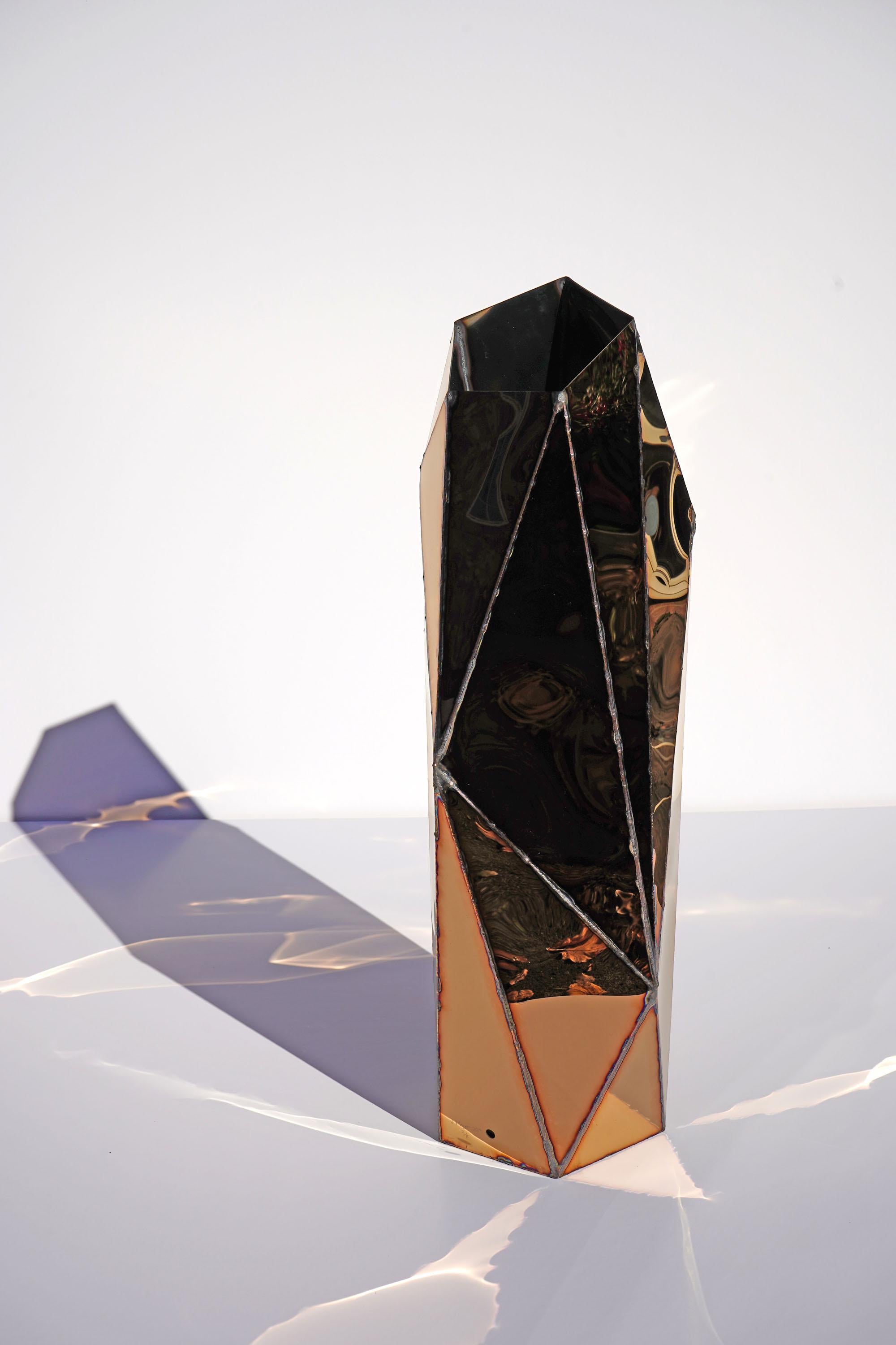 Lampe à poser Castle en acier inoxydable poli miroir soudé par Julian Mayor en vente 2