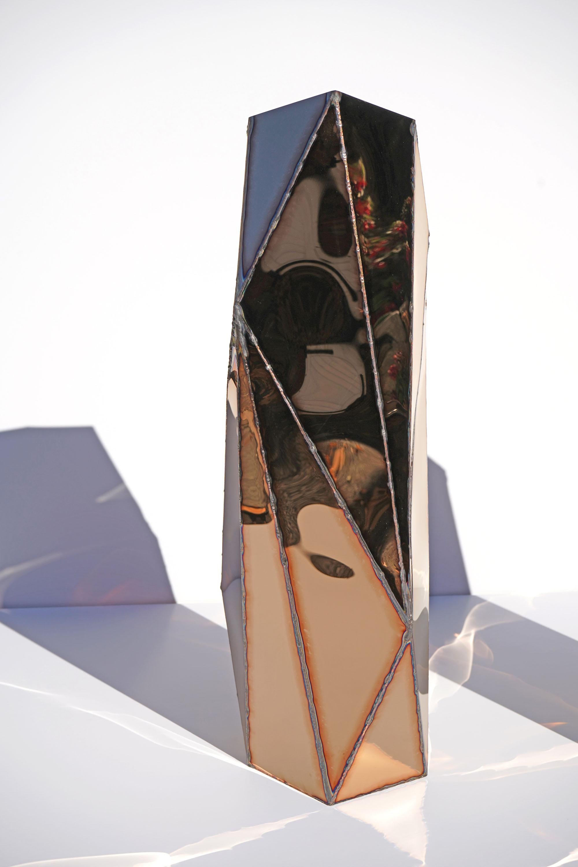 Lampe à poser Castle en acier inoxydable poli miroir soudé par Julian Mayor en vente 1