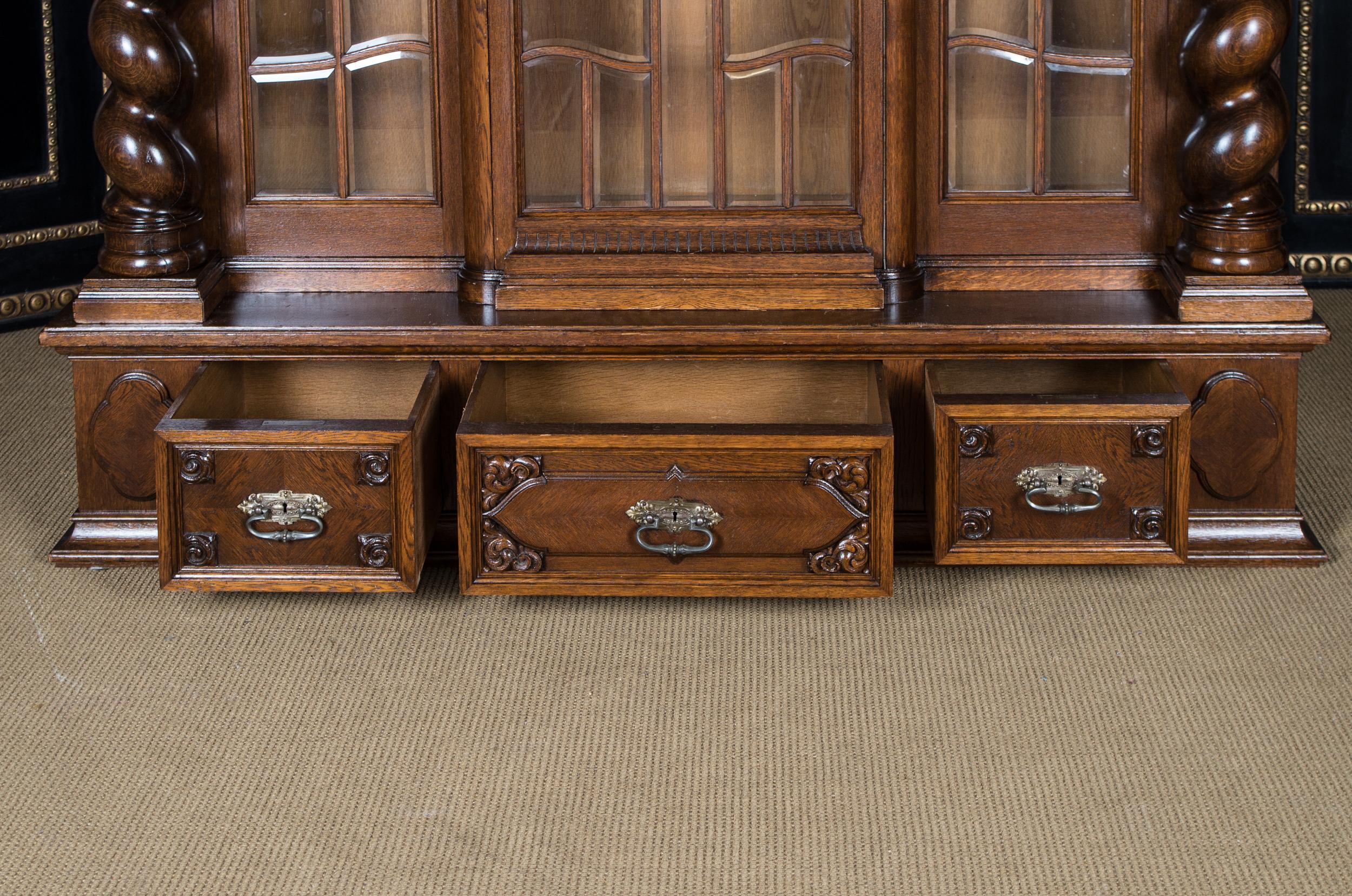 Castle Worthy Cabinet Neo Renaissance, circa 1860-1880 Oak 10