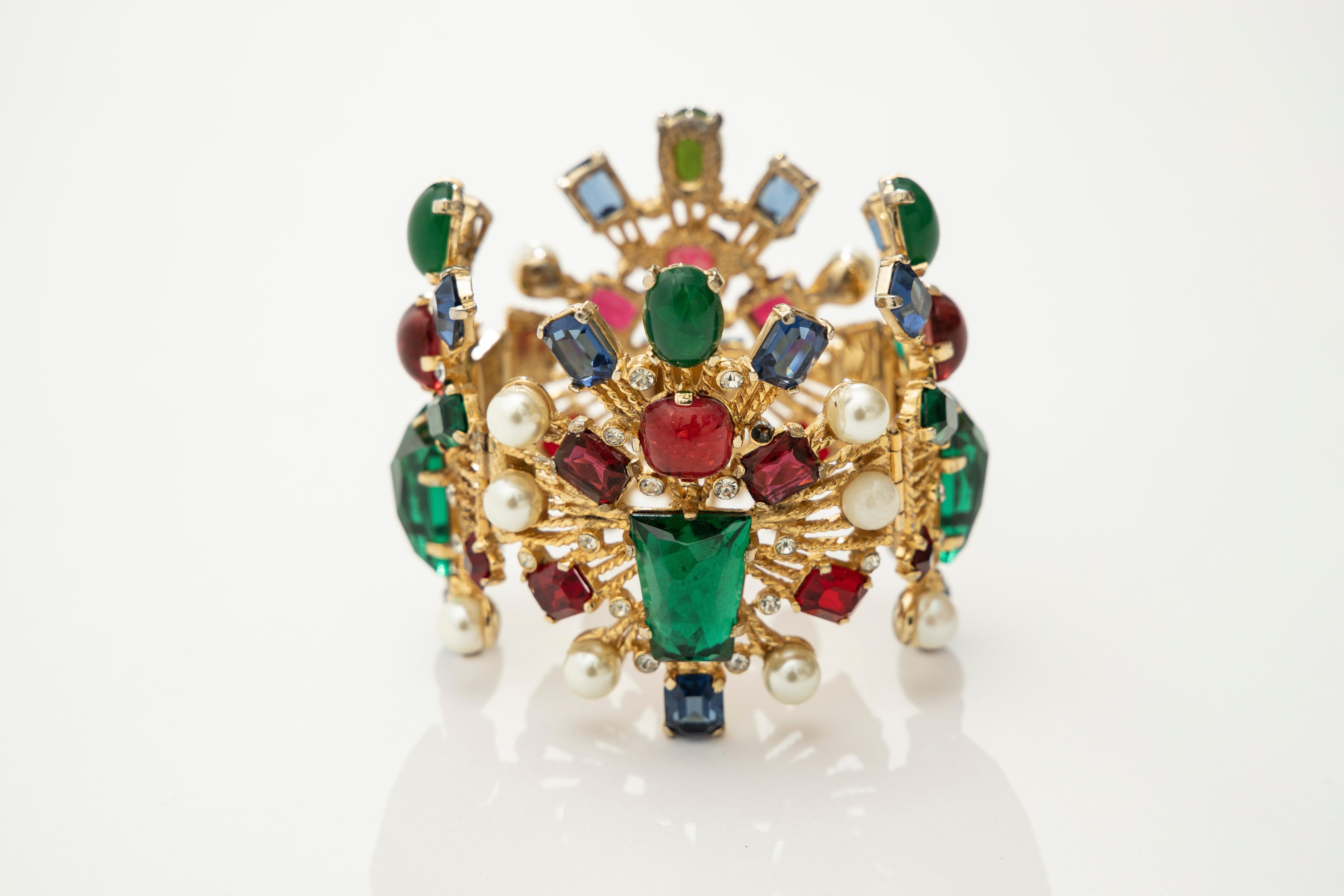 Castlecliff Multi-Colored Glass Cabachon & Faux Pearl Bracelet, Circa: 1950's In Good Condition For Sale In Cincinnati, OH