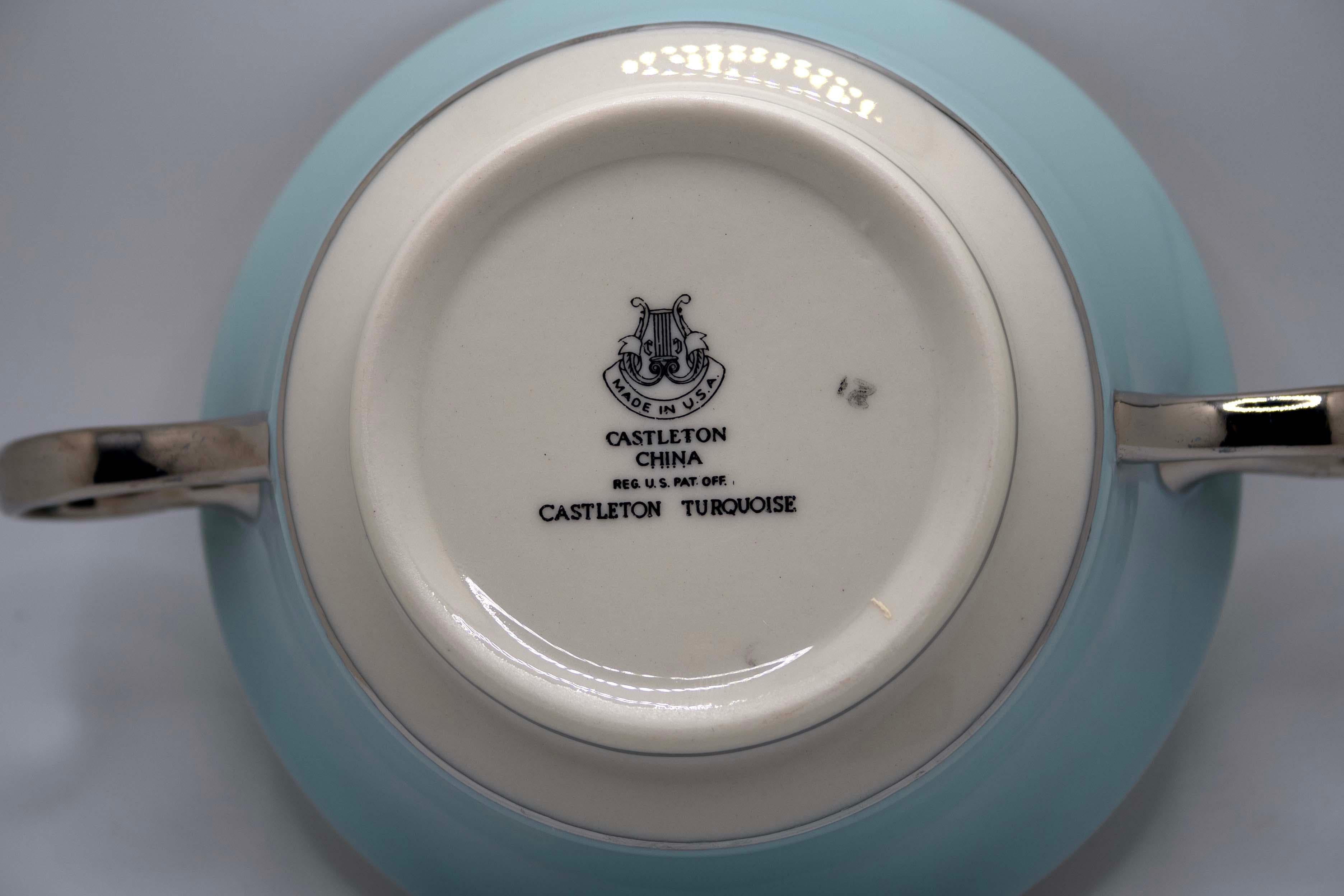 Castleton Turquoise et Platnium Rim Set of 114 Dishware Circa 1954-1972 Bon état - En vente à Keego Harbor, MI
