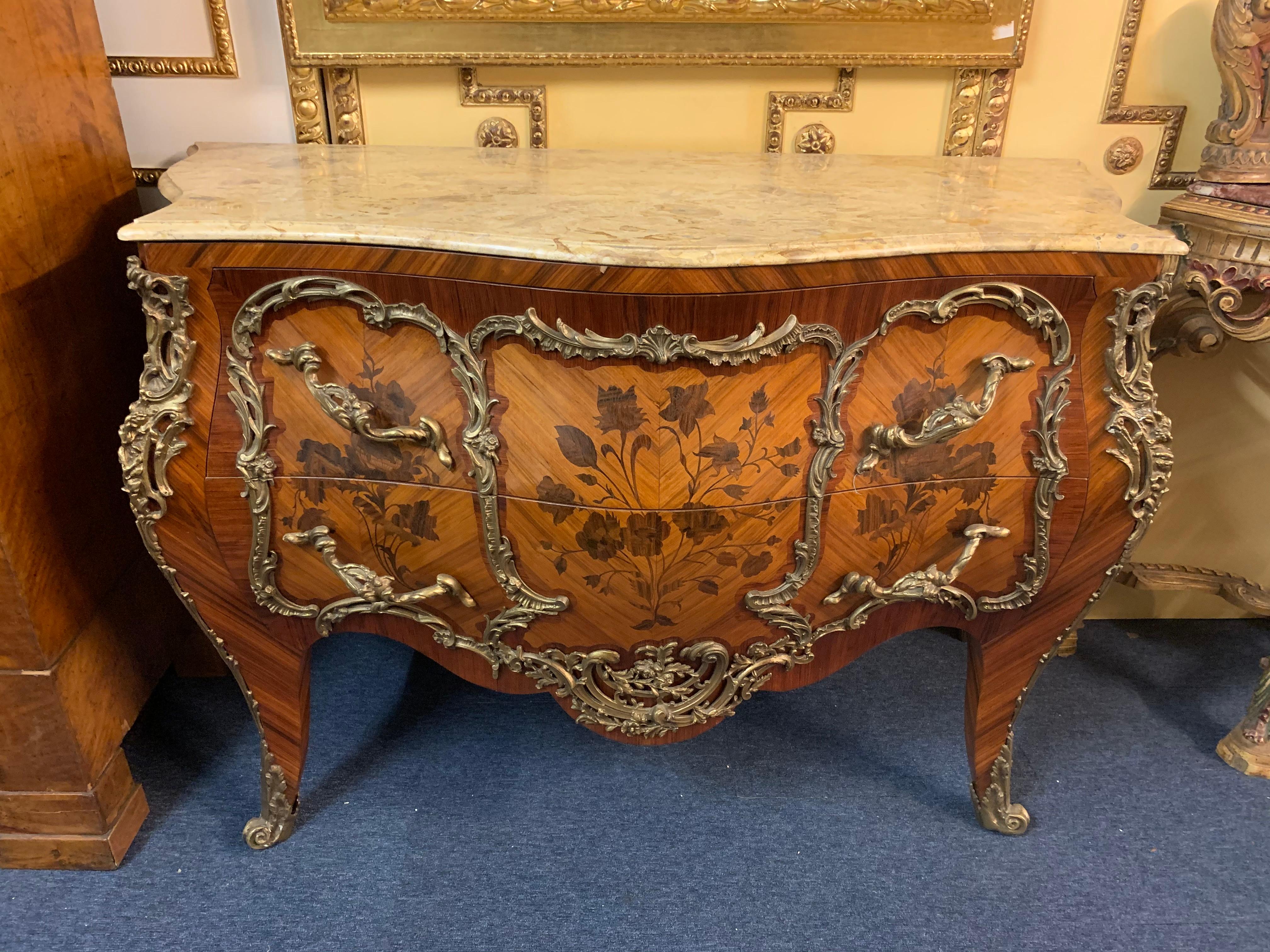 Castleworthy French Chest of Drawers in antique Louis XVI Style Baroque inlay In Good Condition For Sale In Berlin, DE