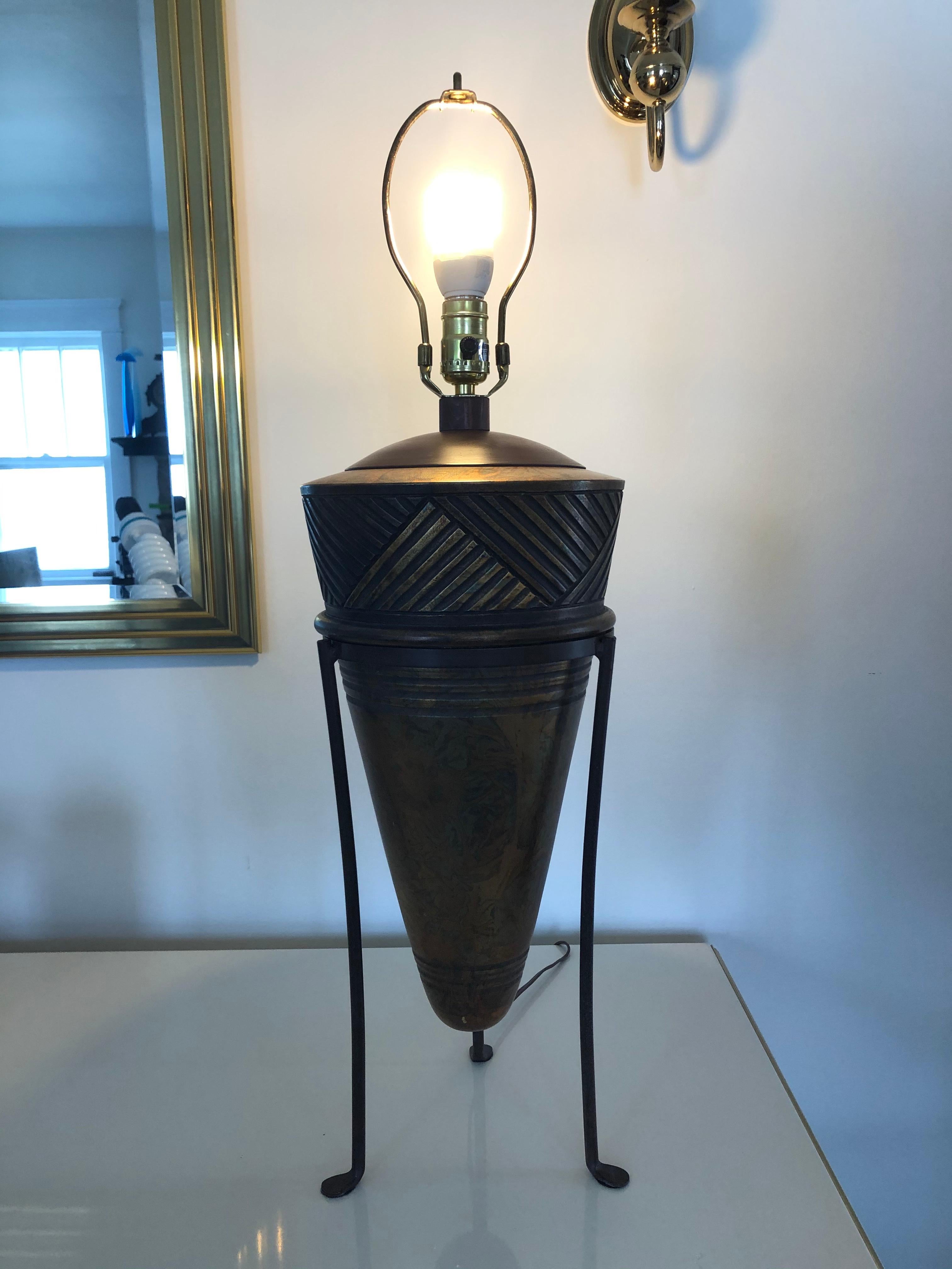 Casual Lamps of California Postmodern Design Urn Pottery Lamp in Stand In Good Condition For Sale In W Allenhurst, NJ