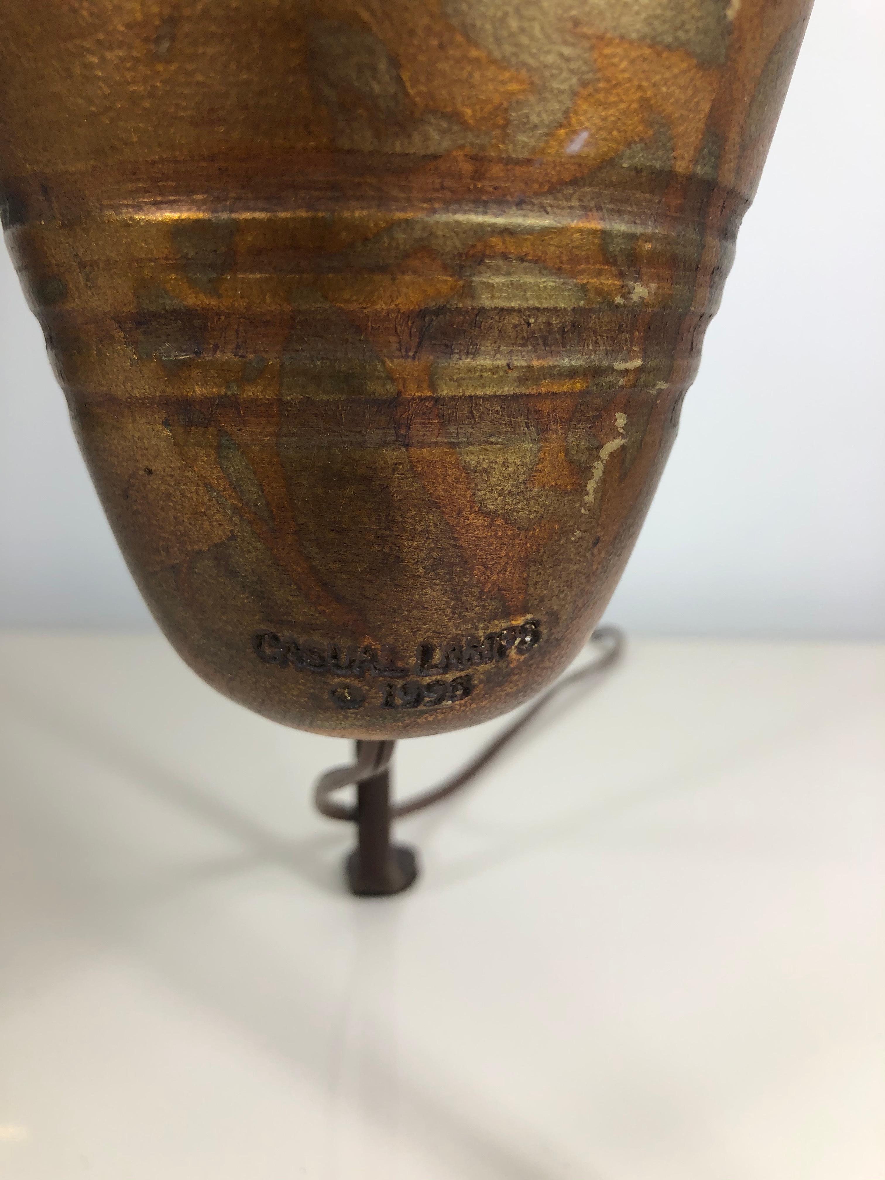 Ungewöhnliche Lampen des kalifornischen postmodernen Designs, Urnen-Keramiklampe in Ständer im Angebot 2