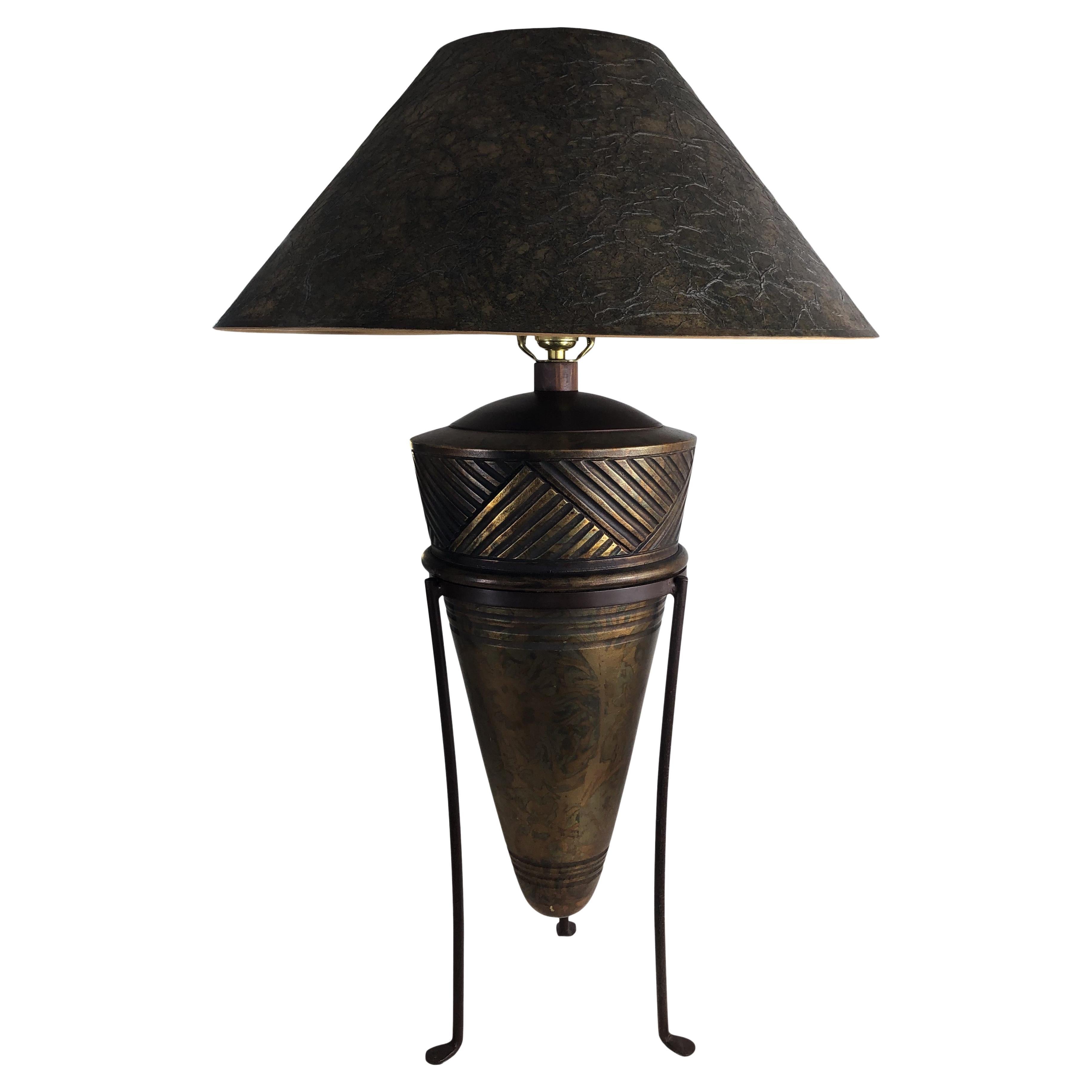 Casual Lamps of California Design Postmoderno Lampada Urna in ceramica con supporto