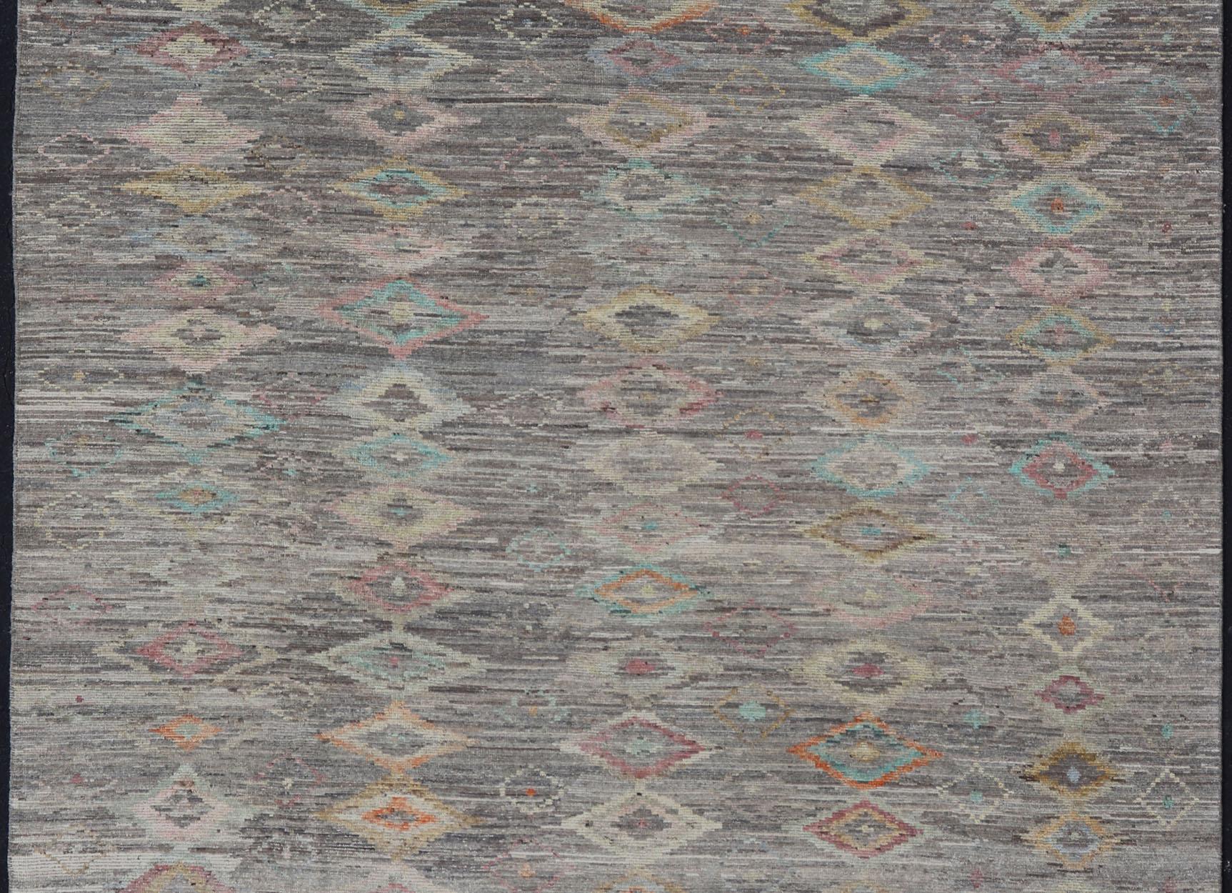 Afghan Casual Modern Design Rug in Light Grey and Pops of Colors for Modern Interiors For Sale