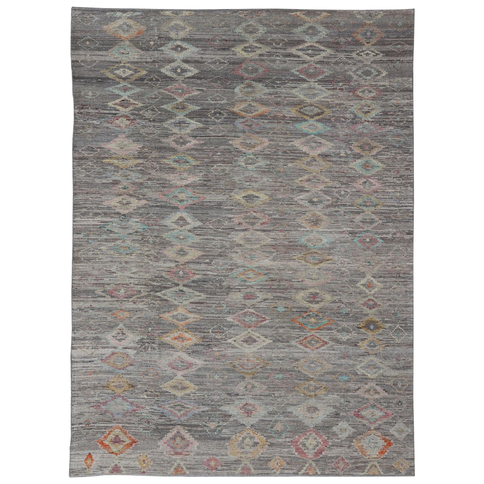 Tapis au design moderne et inhabituel en gris clair et paillettes de couleurs pour les intérieurs modernes