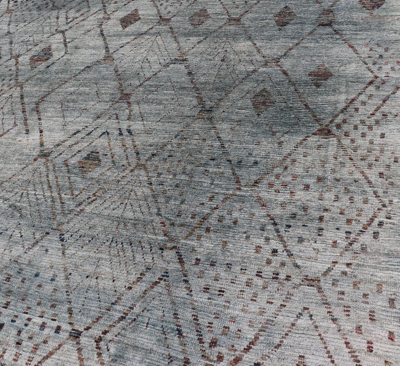 Lässiger moderner Designteppich in gedämpftem Grün und gedämpftem Brown-Design (Handgeknüpft) im Angebot