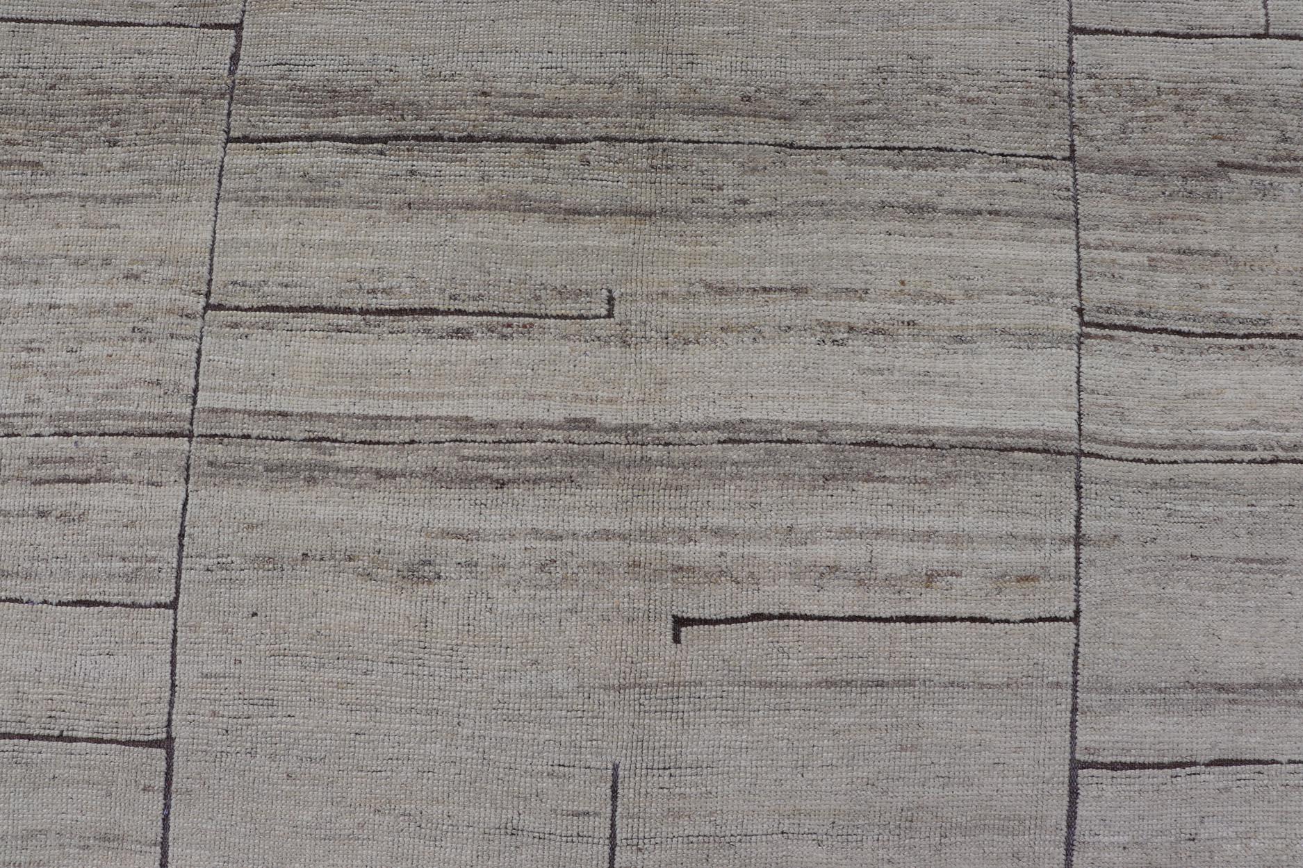 Alfombra de diseño moderno informal en tonos blancos y marrones y diseño tenue Anudado a mano en venta
