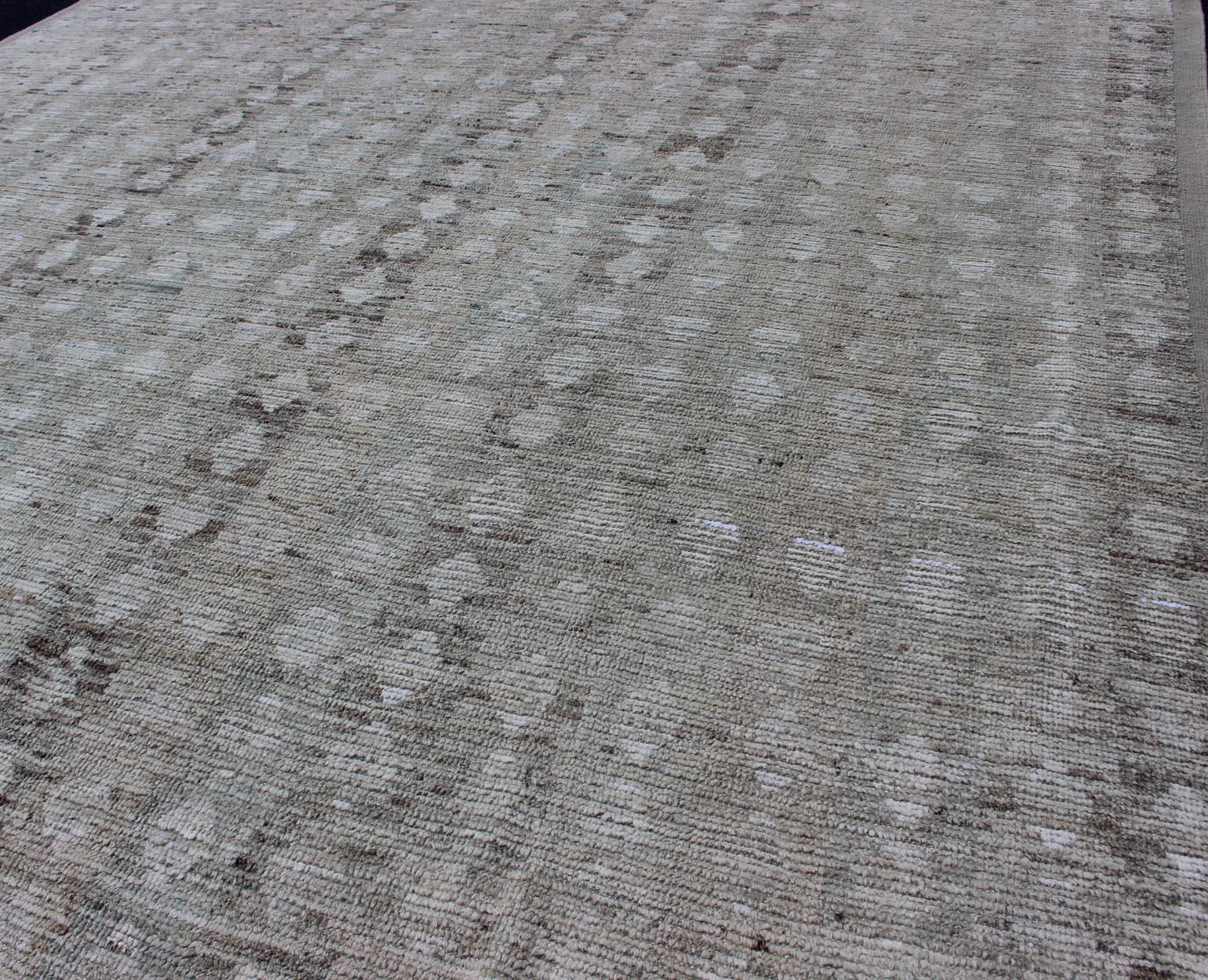 Alfombra de diseño moderno informal en tonos verdes claros y neutros en venta 3