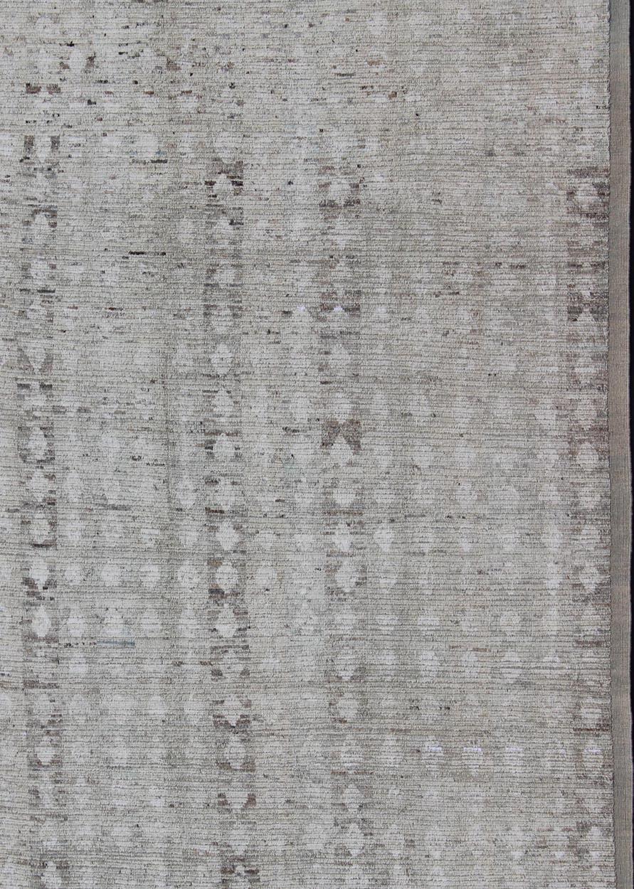 Neutral tone rug with casual modern design, Keivan Woven Arts / rug afg-29476, country of origin / type: Afghanistan / Moroccan tribal, modern casual
Measures: 9'7 x 12.
The subdued design of this piled rug makes it perfect for modern and casual