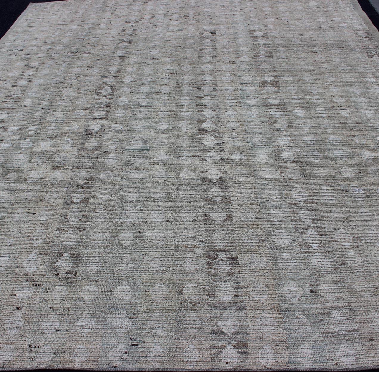 Casual Modern Design Rug in Light Green and Neutral Tones  In New Condition For Sale In Atlanta, GA