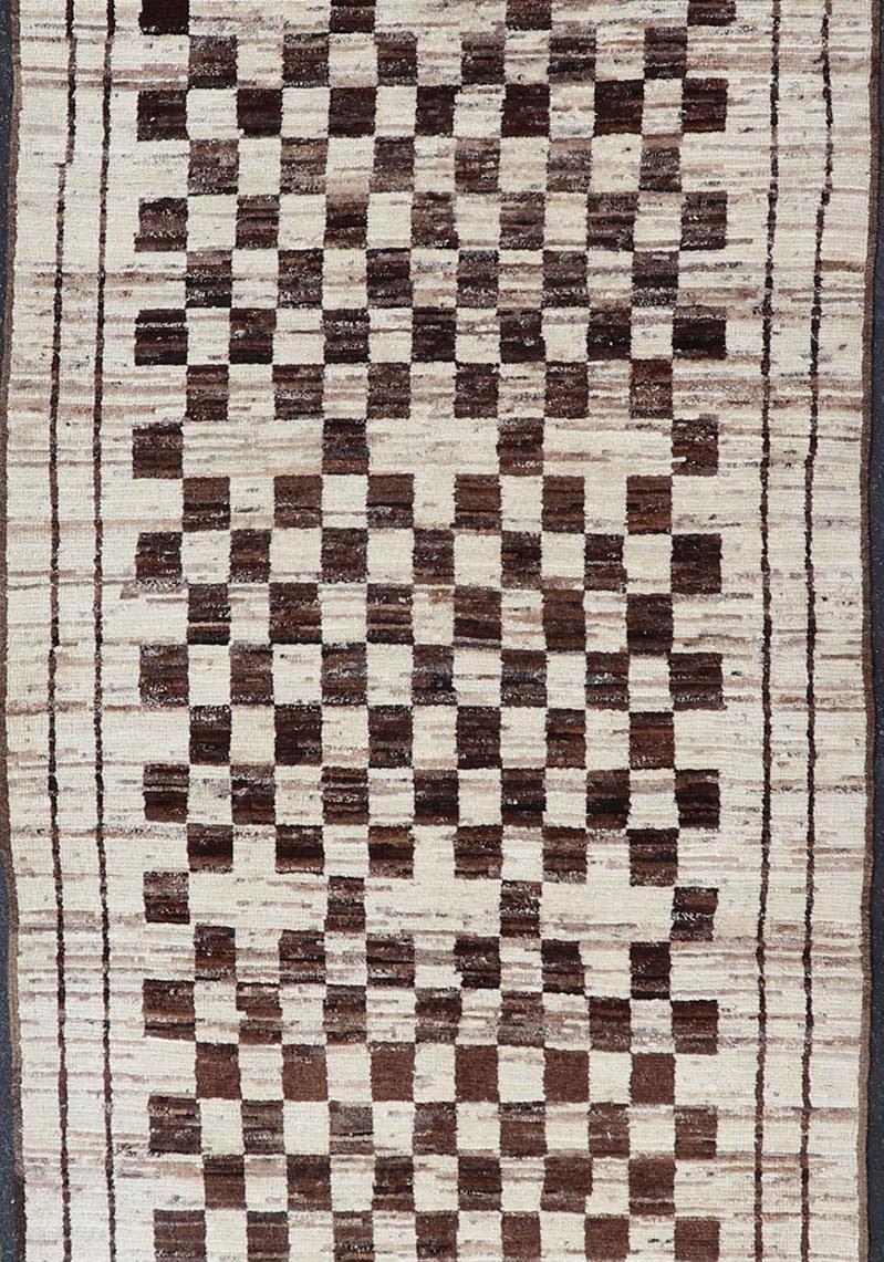 Runner with Casual Modern design, rug AFG-30022, country of origin / type: Afghanistan / Moroccan tribal, modern casual Neutral tone rug.

The tribal design of this piled long runner makes it perfect for any Classic or modern and casual interiors