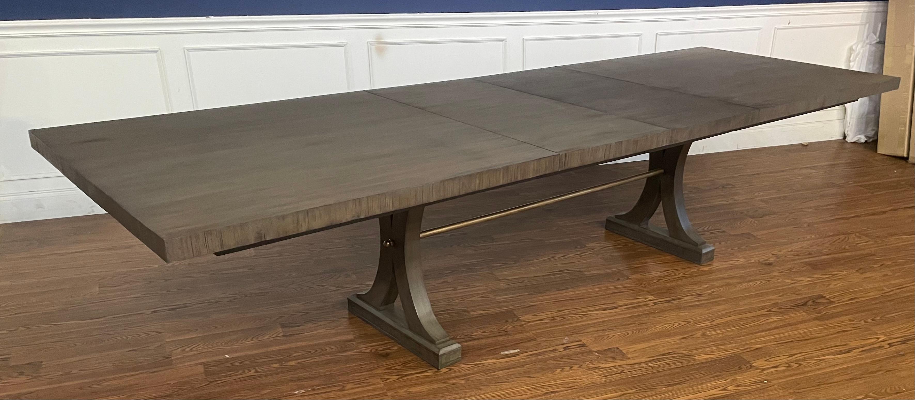 Ungewöhnlicher Esstisch aus Eiche von Century Furniture im Angebot 6