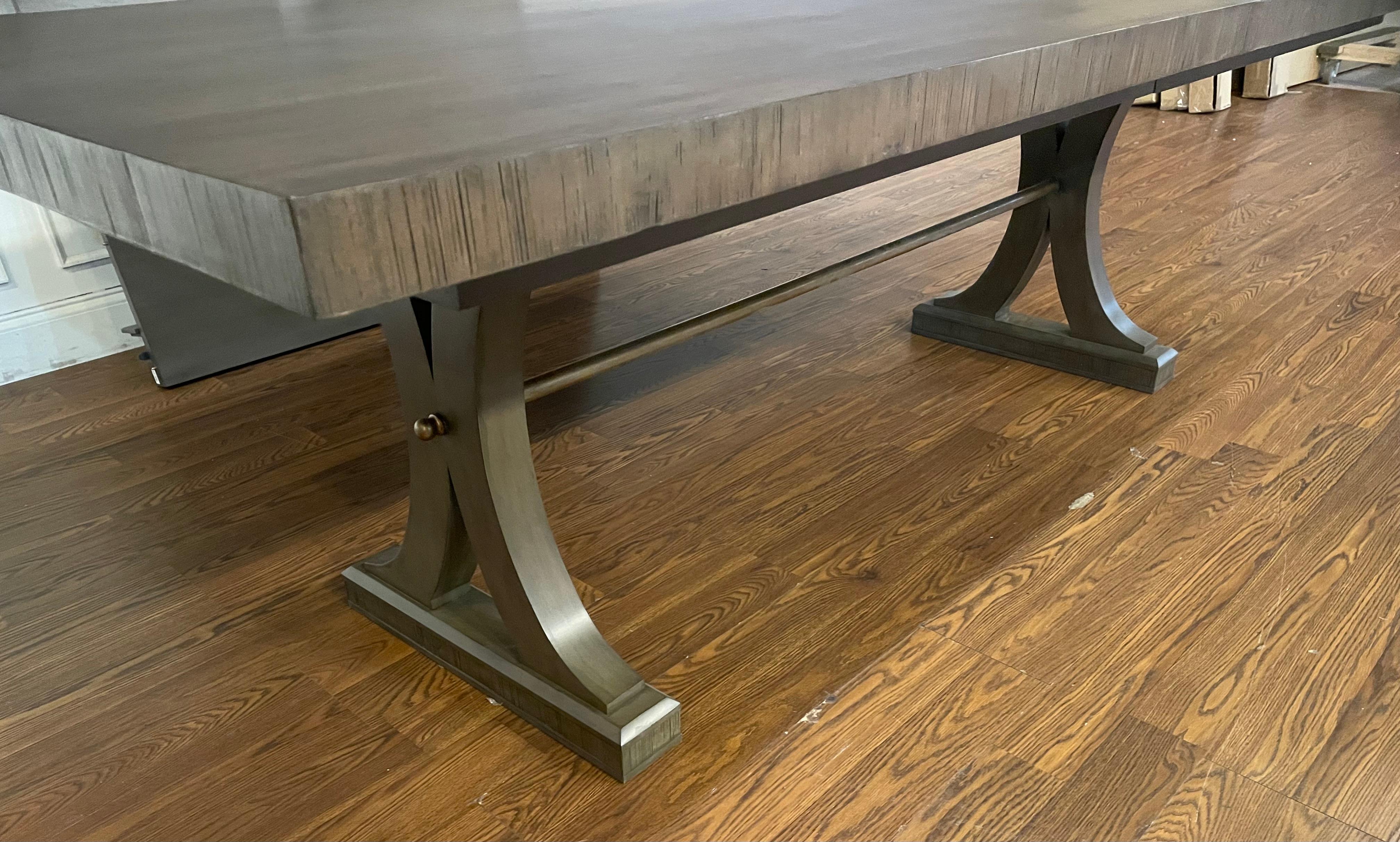 Ungewöhnlicher Esstisch aus Eiche von Century Furniture im Angebot 2