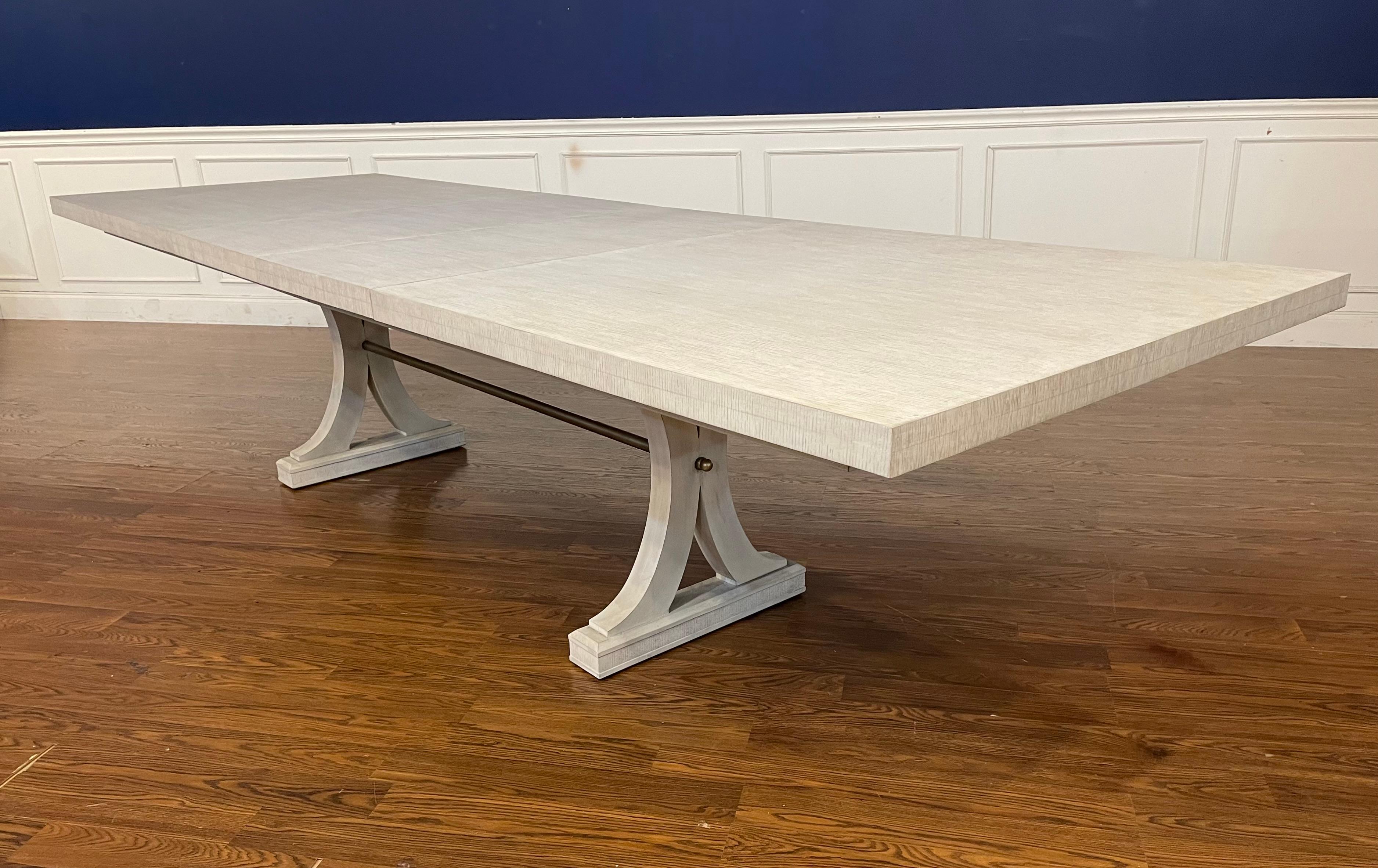 Table de salle à manger originale en chêne avec finition péninsule par Century Furniture en vente 3