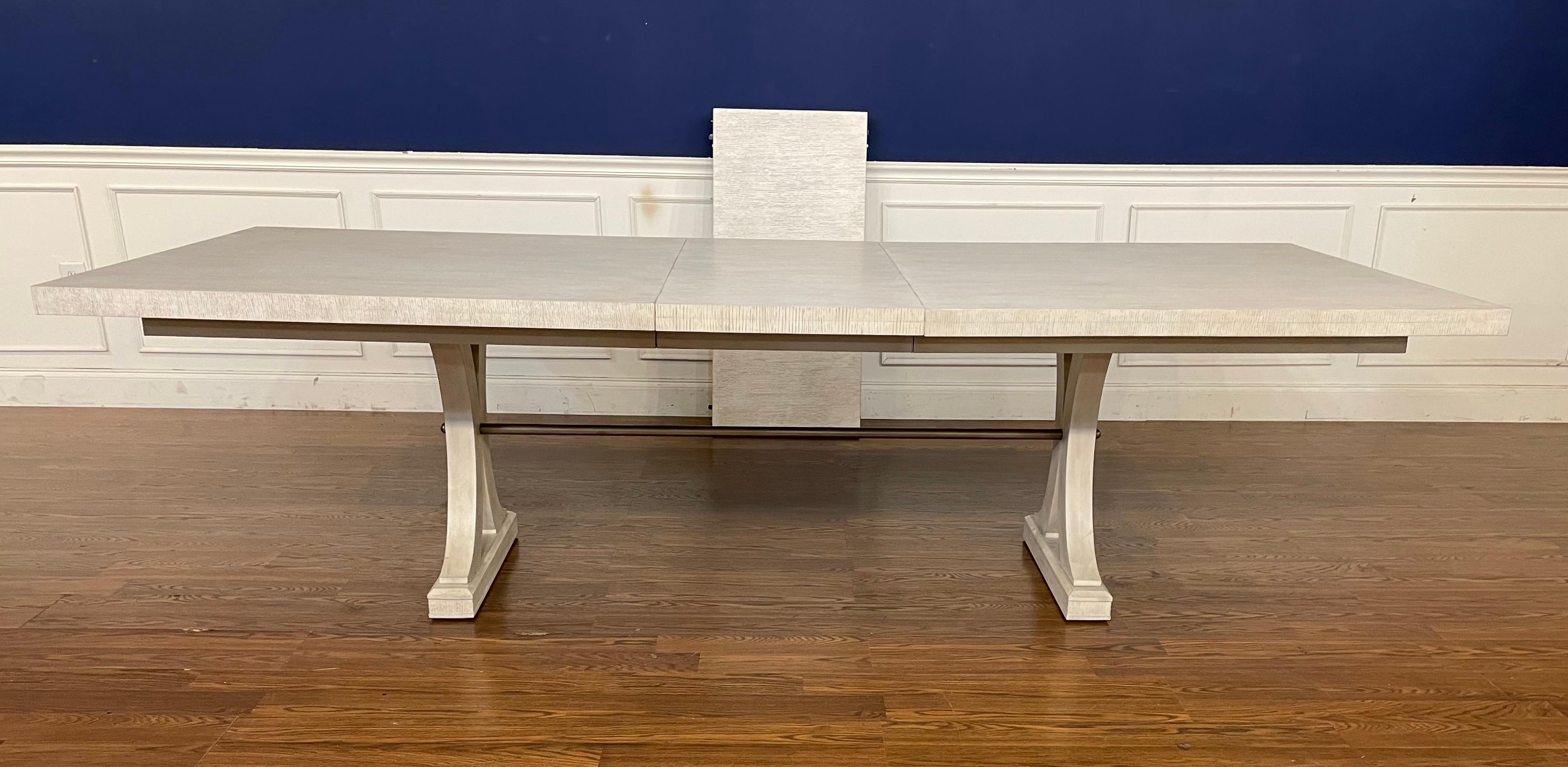 Table de salle à manger originale en chêne avec finition péninsule par Century Furniture en vente 6