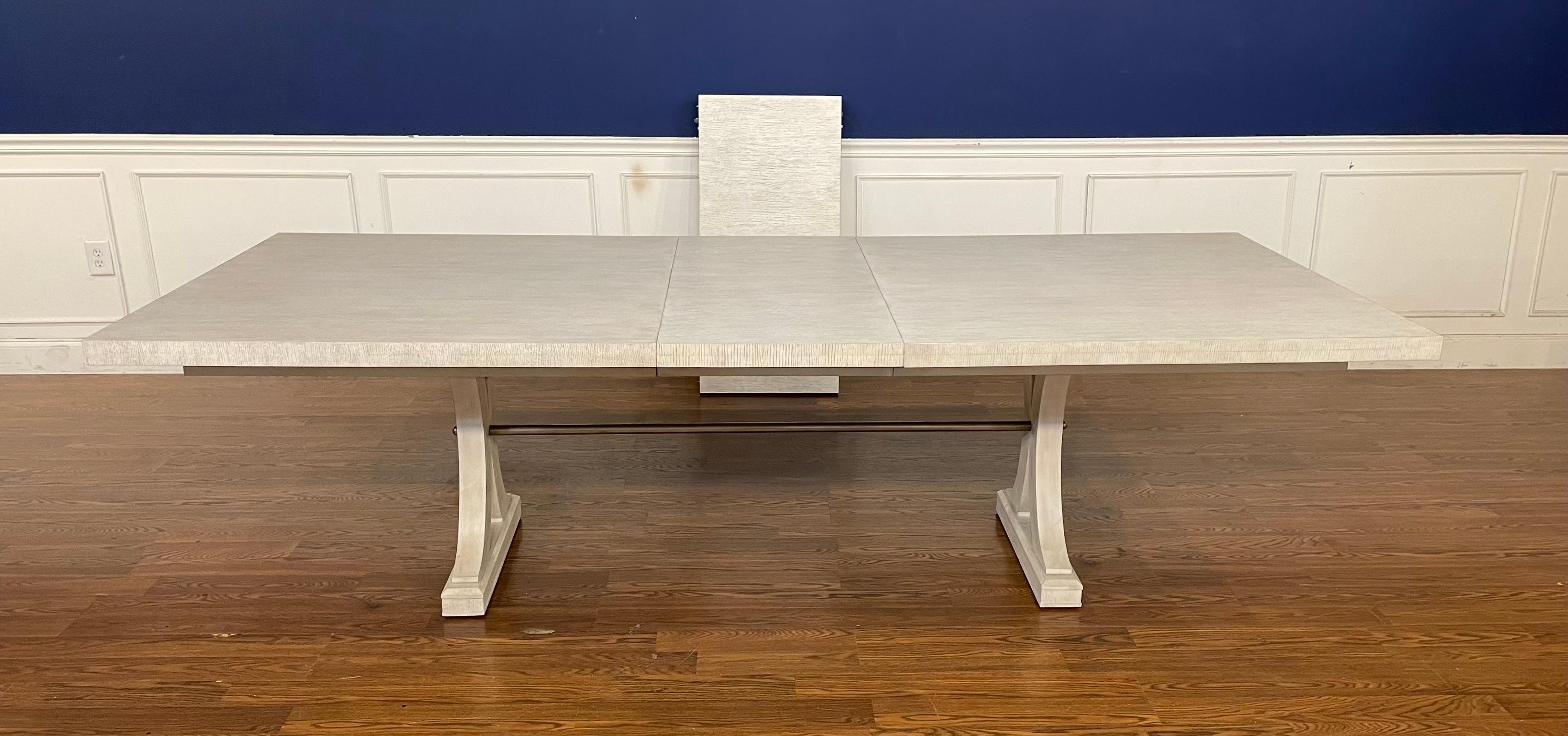 Table de salle à manger originale en chêne avec finition péninsule par Century Furniture en vente 7