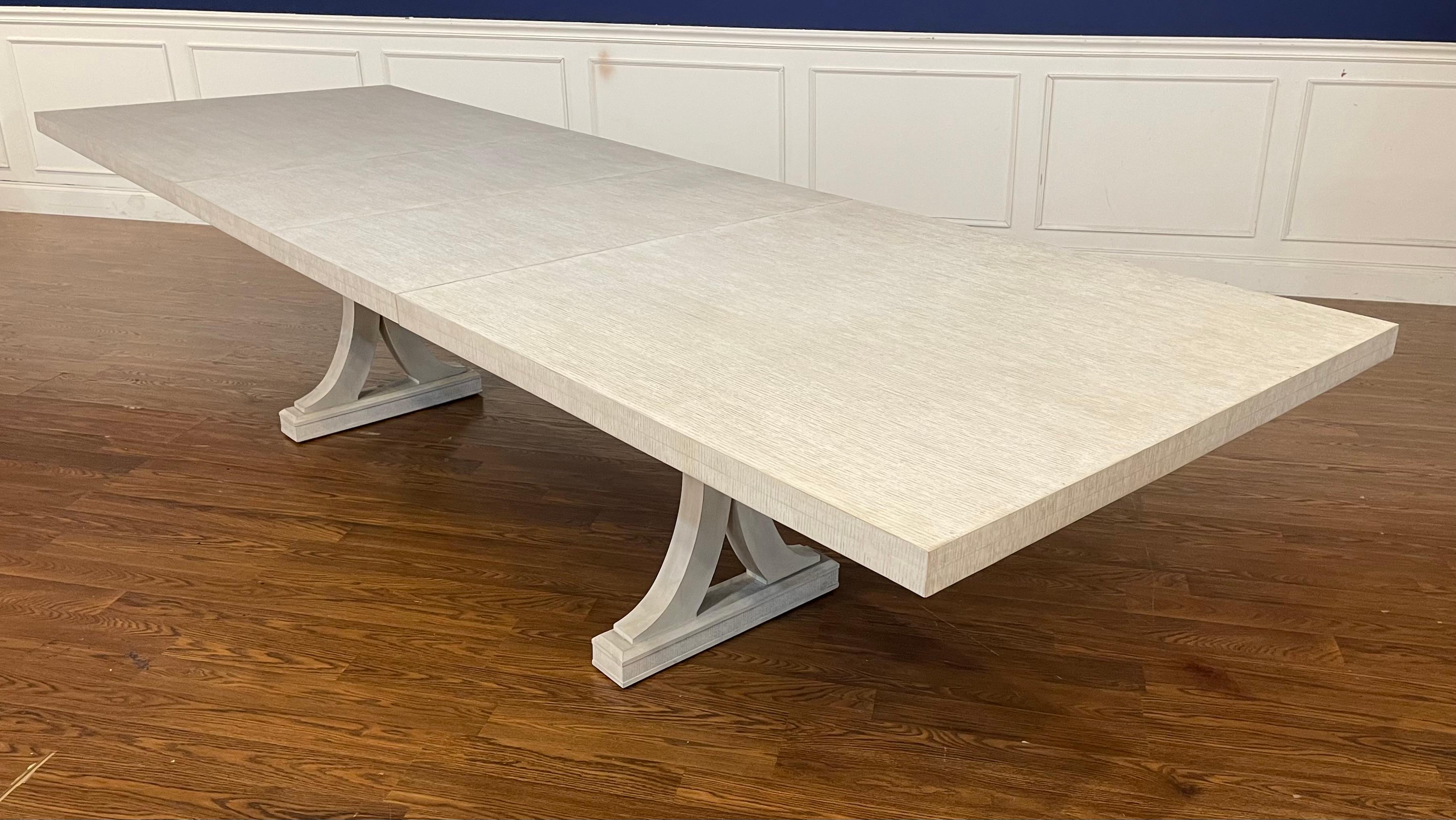 Table de salle à manger originale en chêne avec finition péninsule par Century Furniture en vente 2