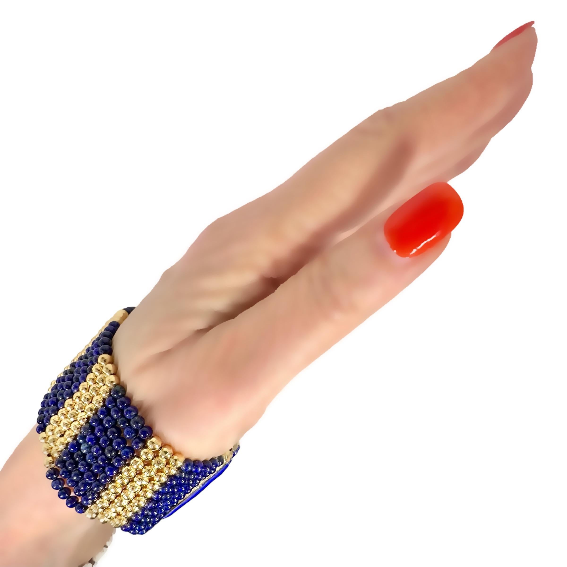 Casually Elegant 1.25 Inches Wide Vintage 18k Gold & Lapis-Lazuli Bead Bracelet For Sale 5