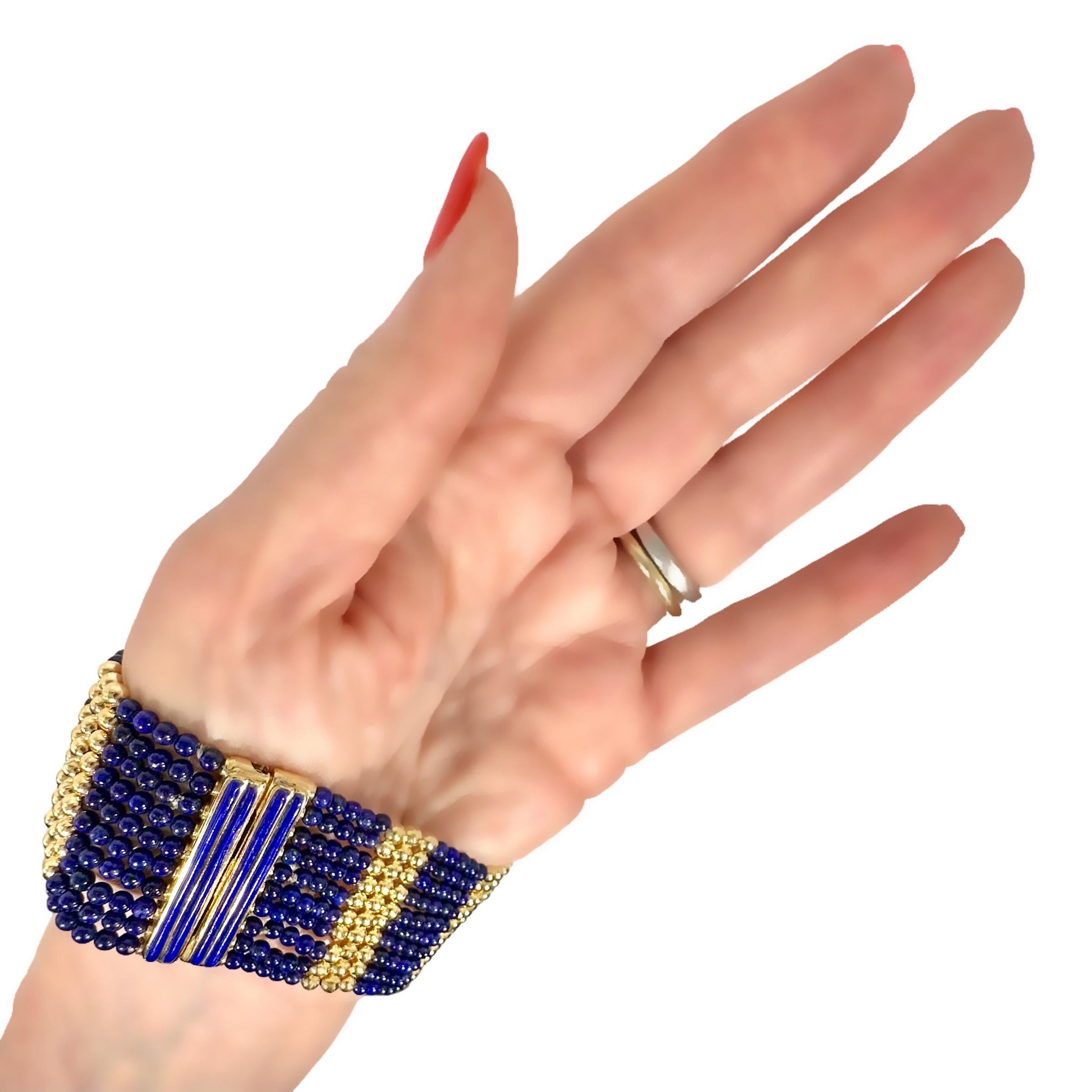 Casually Elegant 1.25 Inches Wide Vintage 18k Gold & Lapis-Lazuli Bead Bracelet For Sale 6