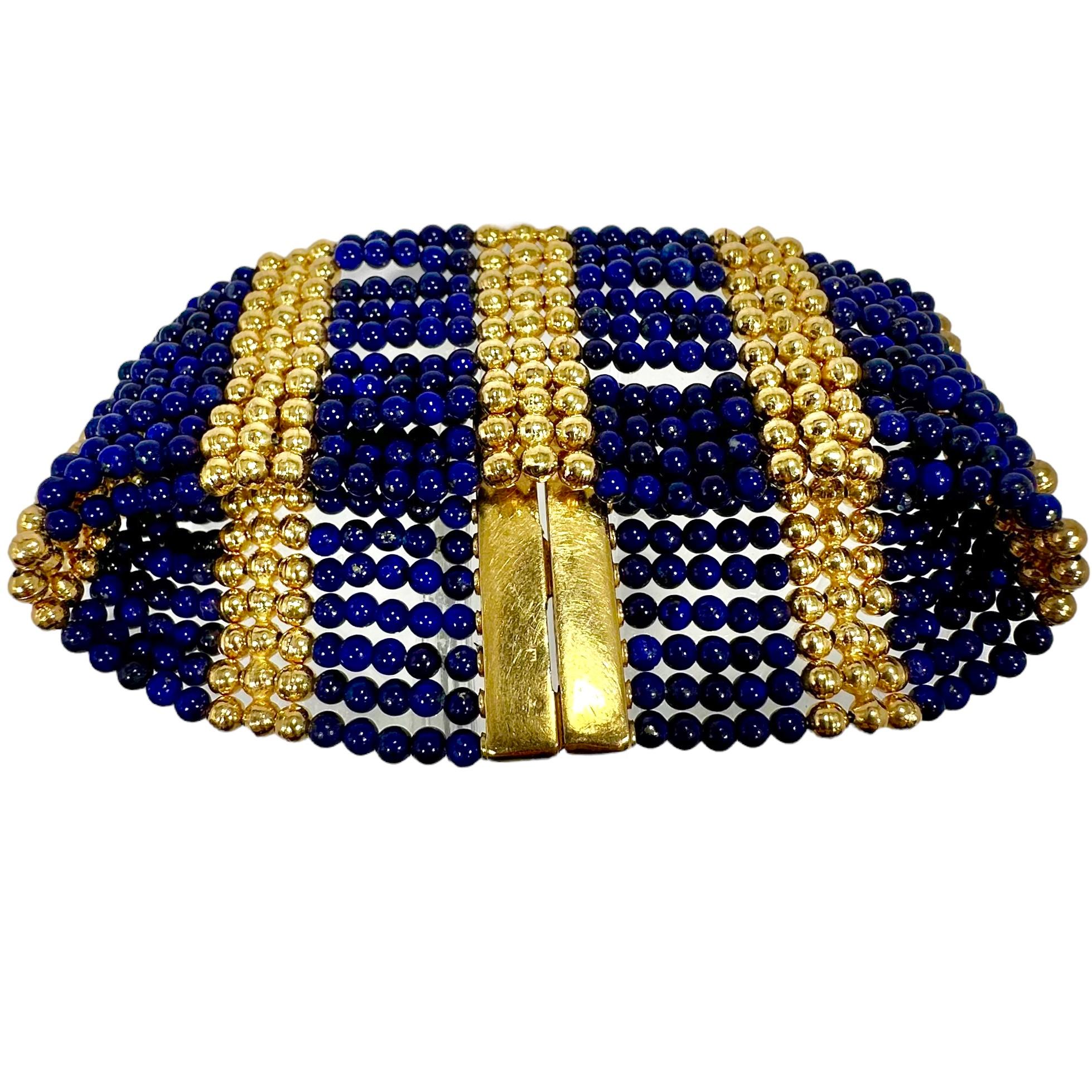 Casually Elegant 1.25 Inches Wide Vintage 18k Gold & Lapis-Lazuli Bead Bracelet In Good Condition For Sale In Palm Beach, FL
