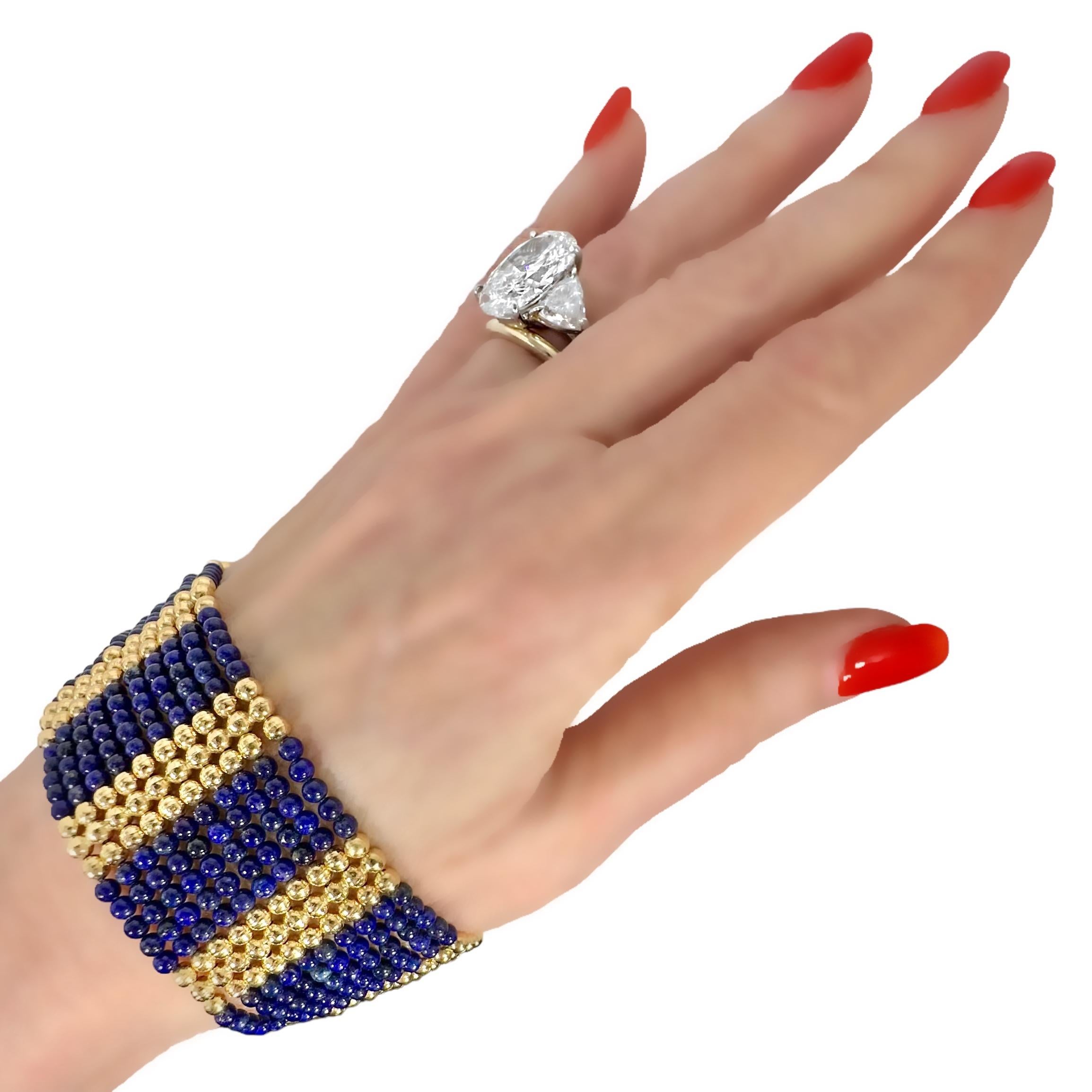 Casually Elegant 1.25 Inches Wide Vintage 18k Gold & Lapis-Lazuli Bead Bracelet For Sale 4