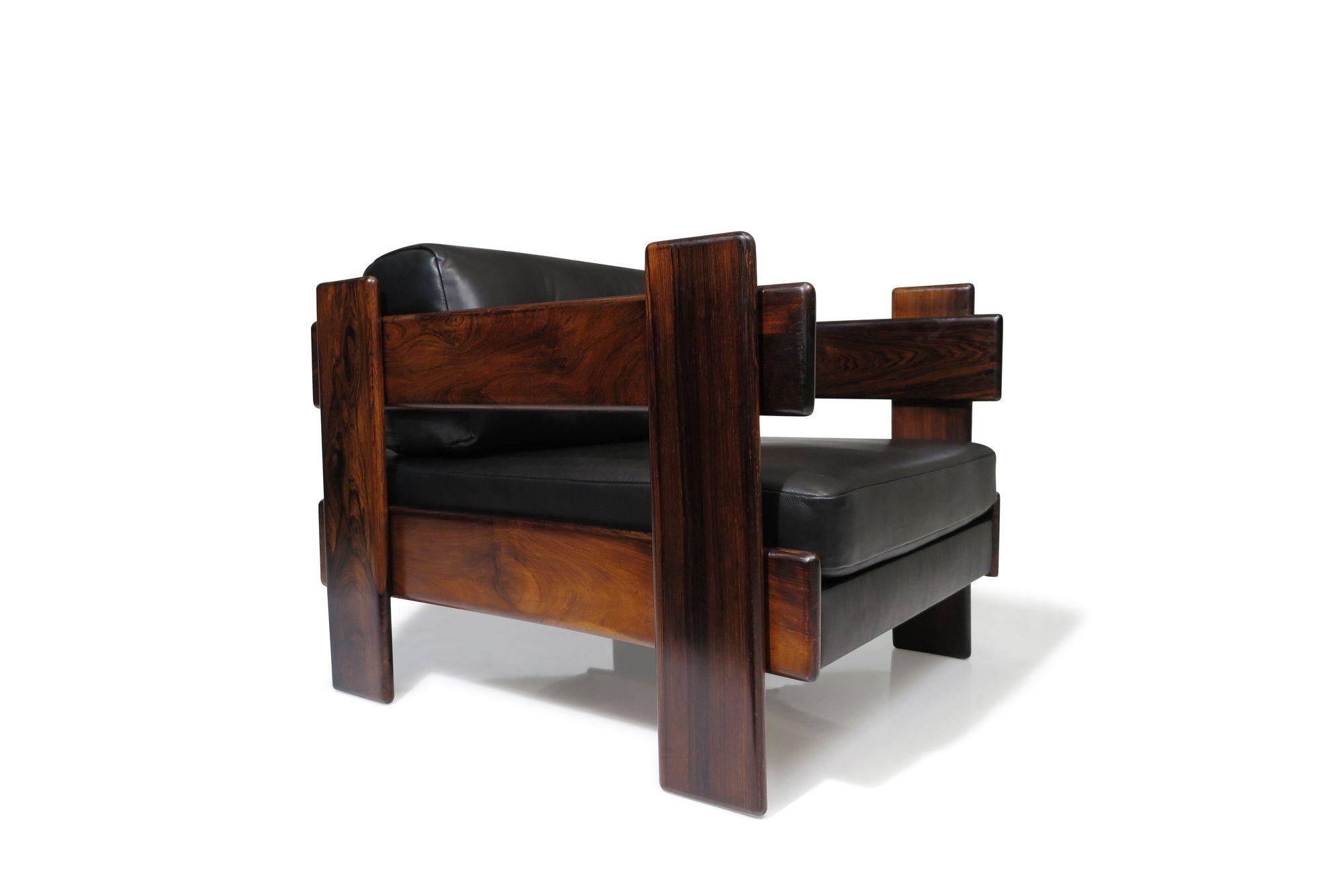 Casulo Brazilian Modern Rosewood Lounge Chair in Black Leather For Sale 4